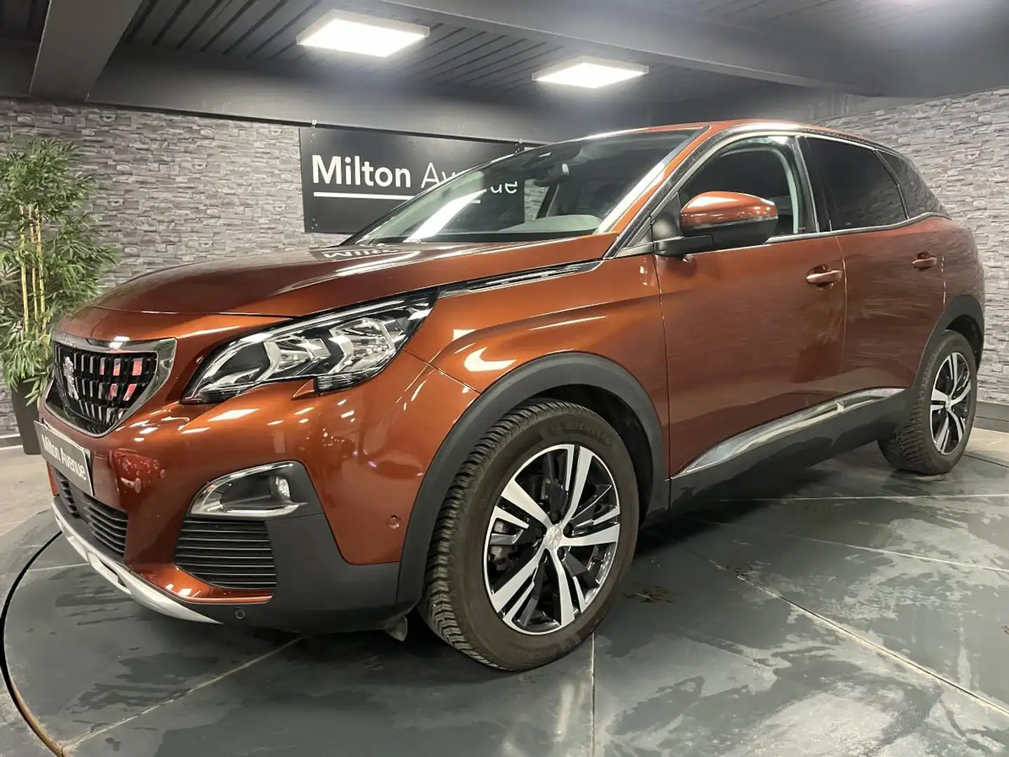 Peugeot 3008 1.6 BlueHDi S\u0026S - 120  II Allure Brun - 1