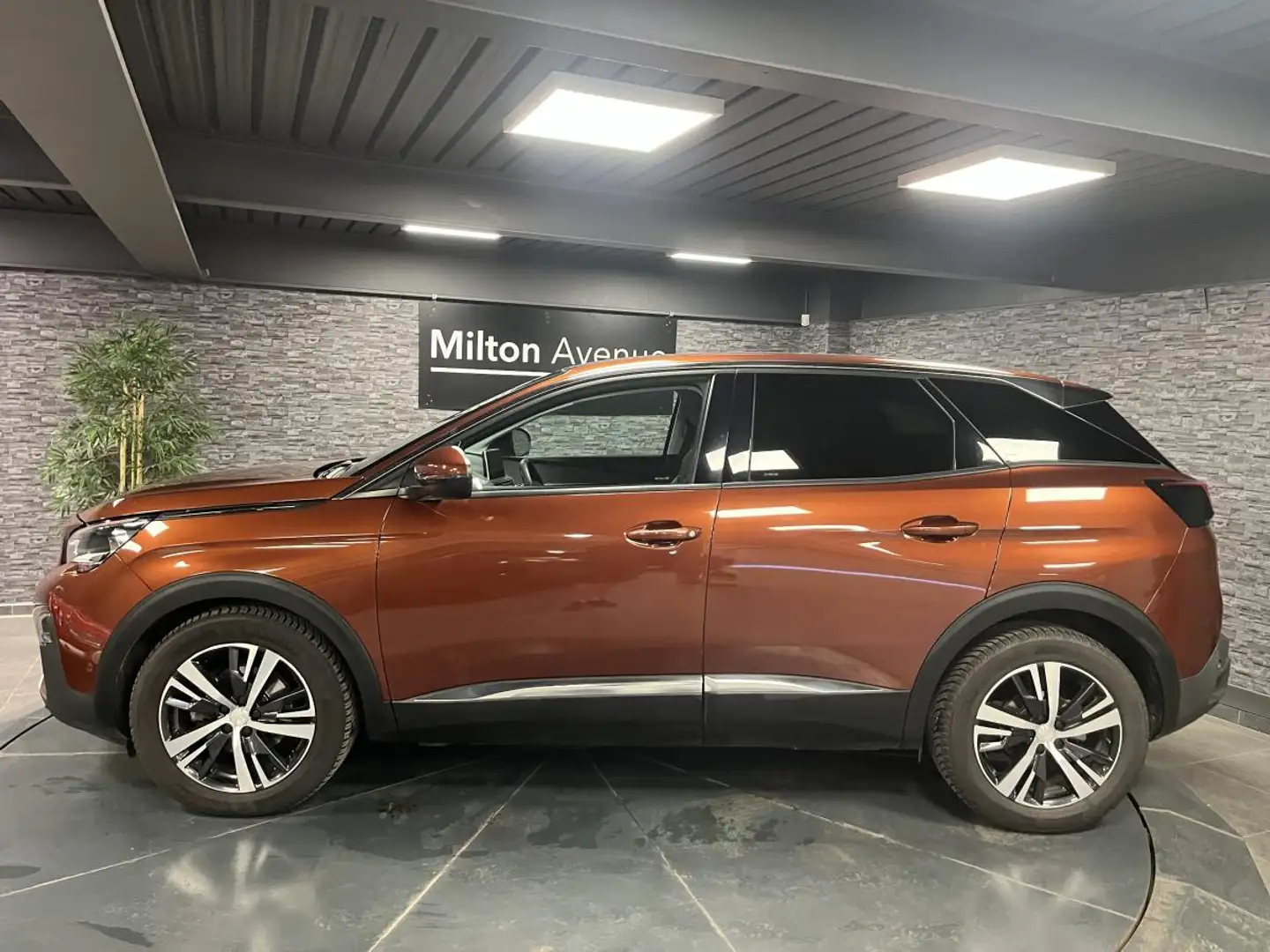Peugeot 3008 1.6 BlueHDi S\u0026S - 120  II Allure Brun - 2