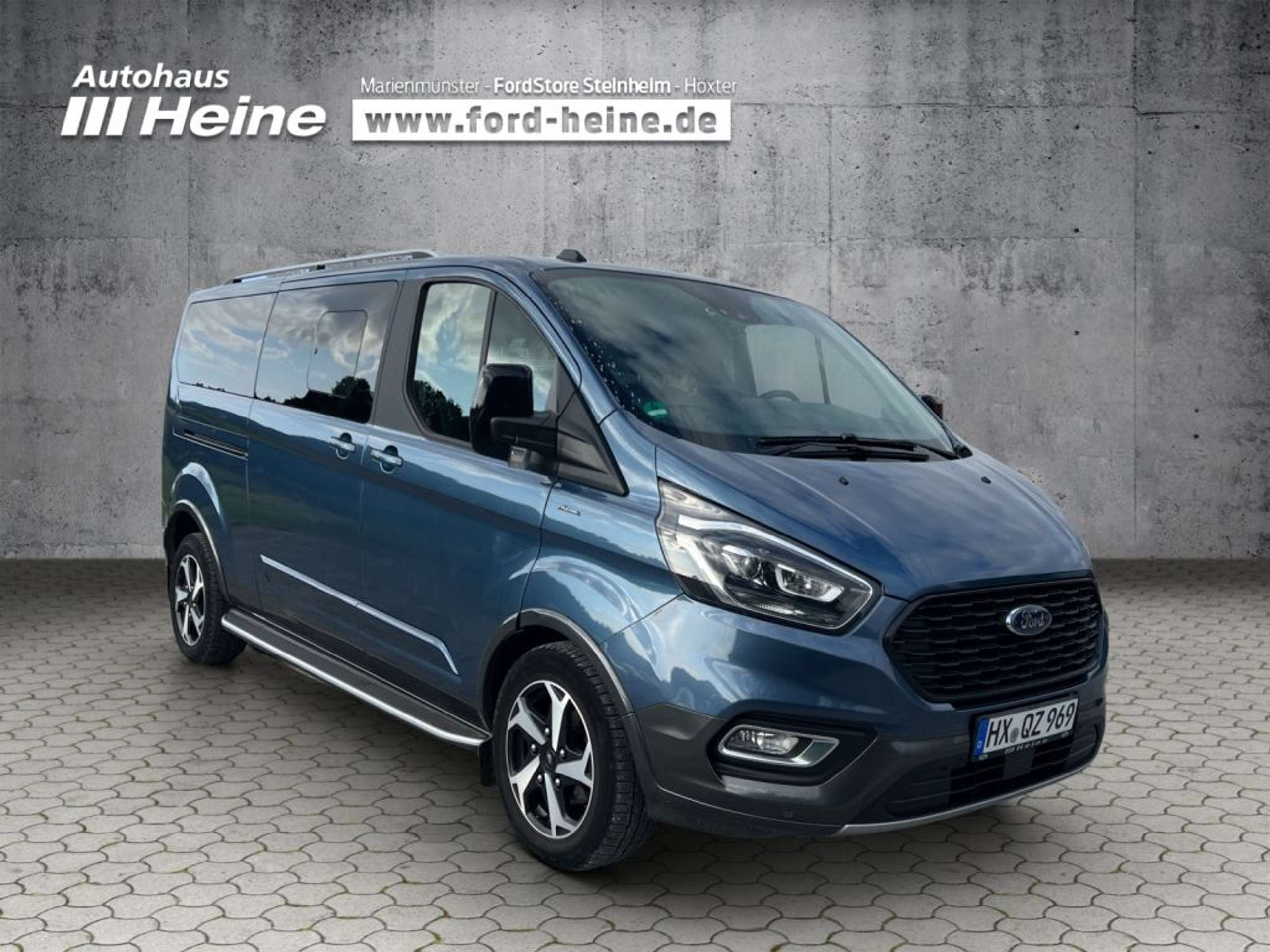 Fahrzeugabbildung Ford Tourneo Custom 320 L2H1 VA Autm. Active - mit KI generiert/bearbeitet