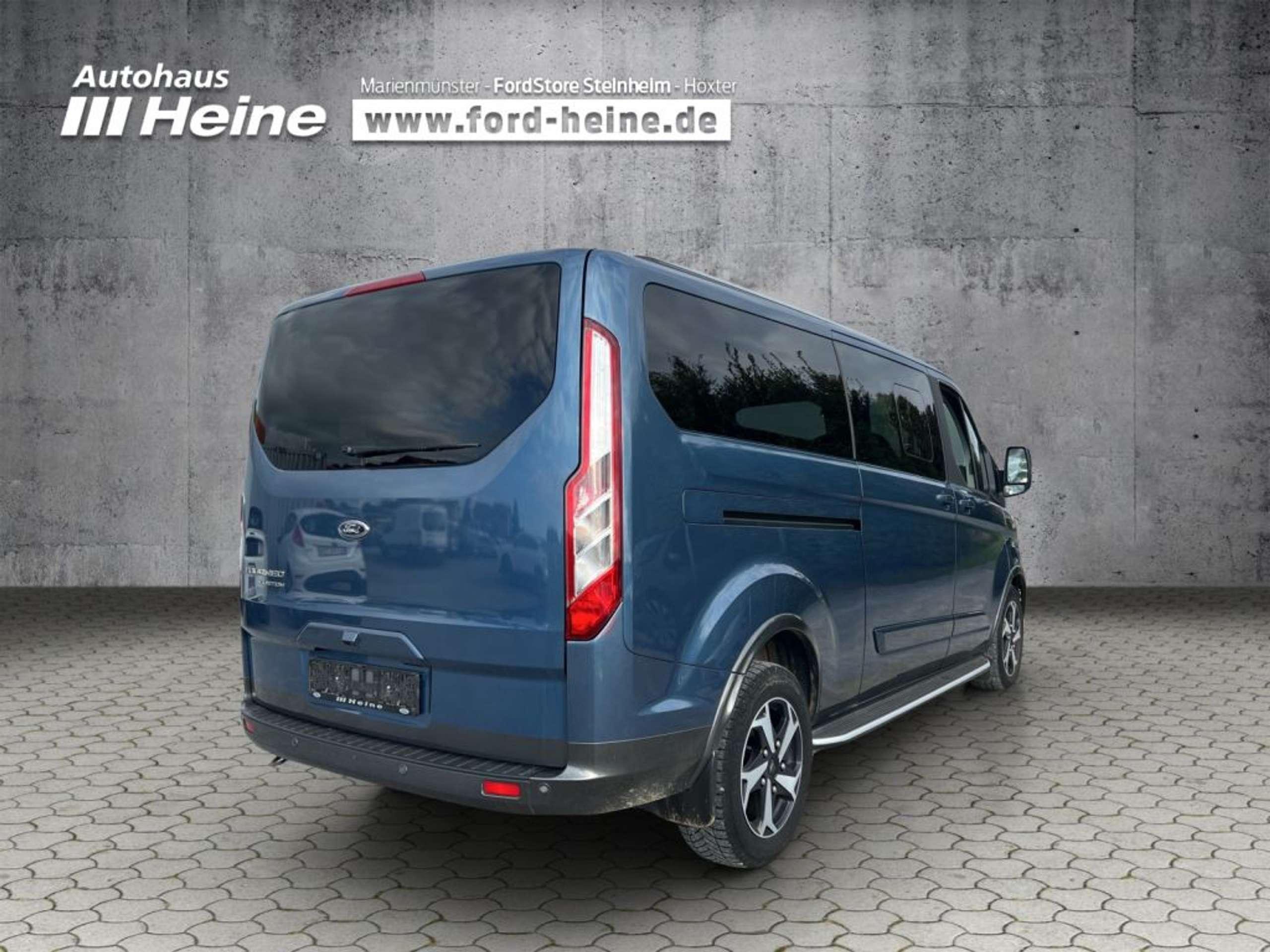 Fahrzeugabbildung Ford Tourneo Custom 320 L2H1 VA Autm. Active - mit KI generiert/bearbeitet