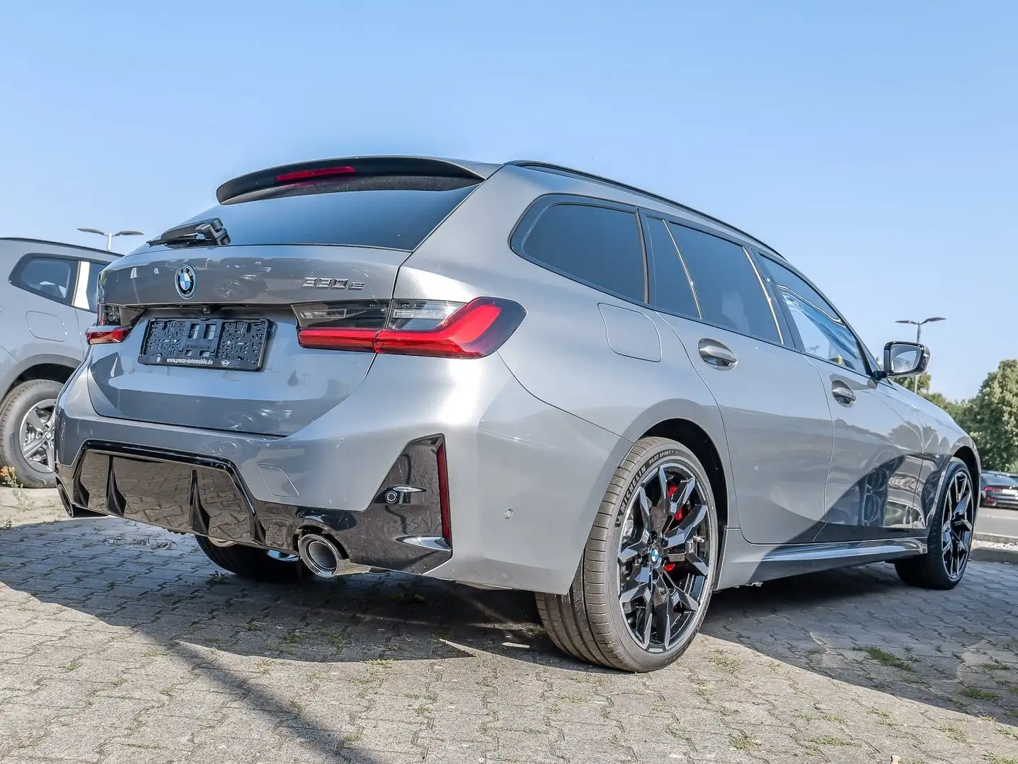 BMW 330 e M Sport Pro 19" PANO AHK 360° ACC 0,5% Grau - 2