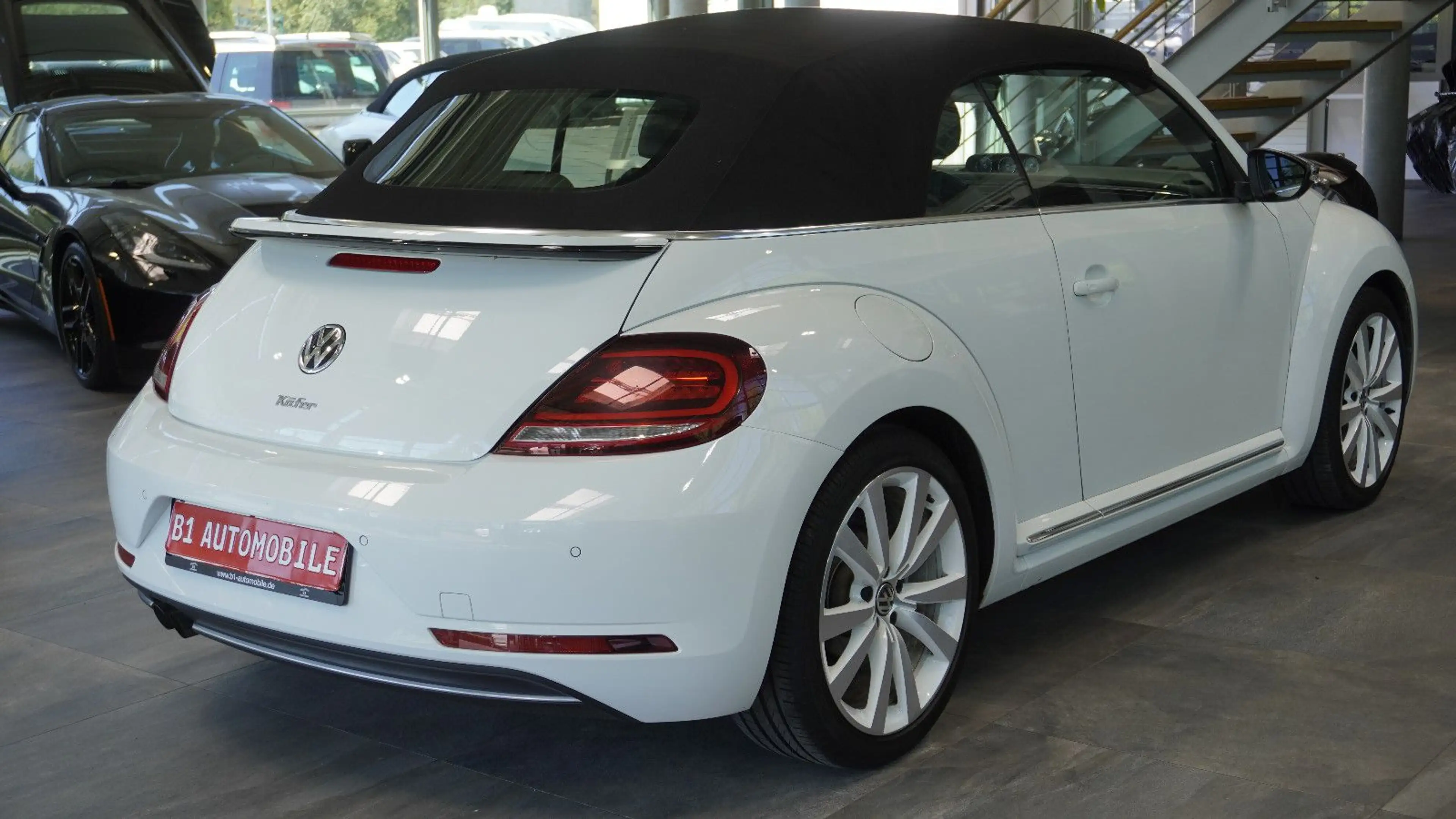 Volkswagen Beetle Cabriolet Exclusive Design*LEDER*CAM* — photo 6