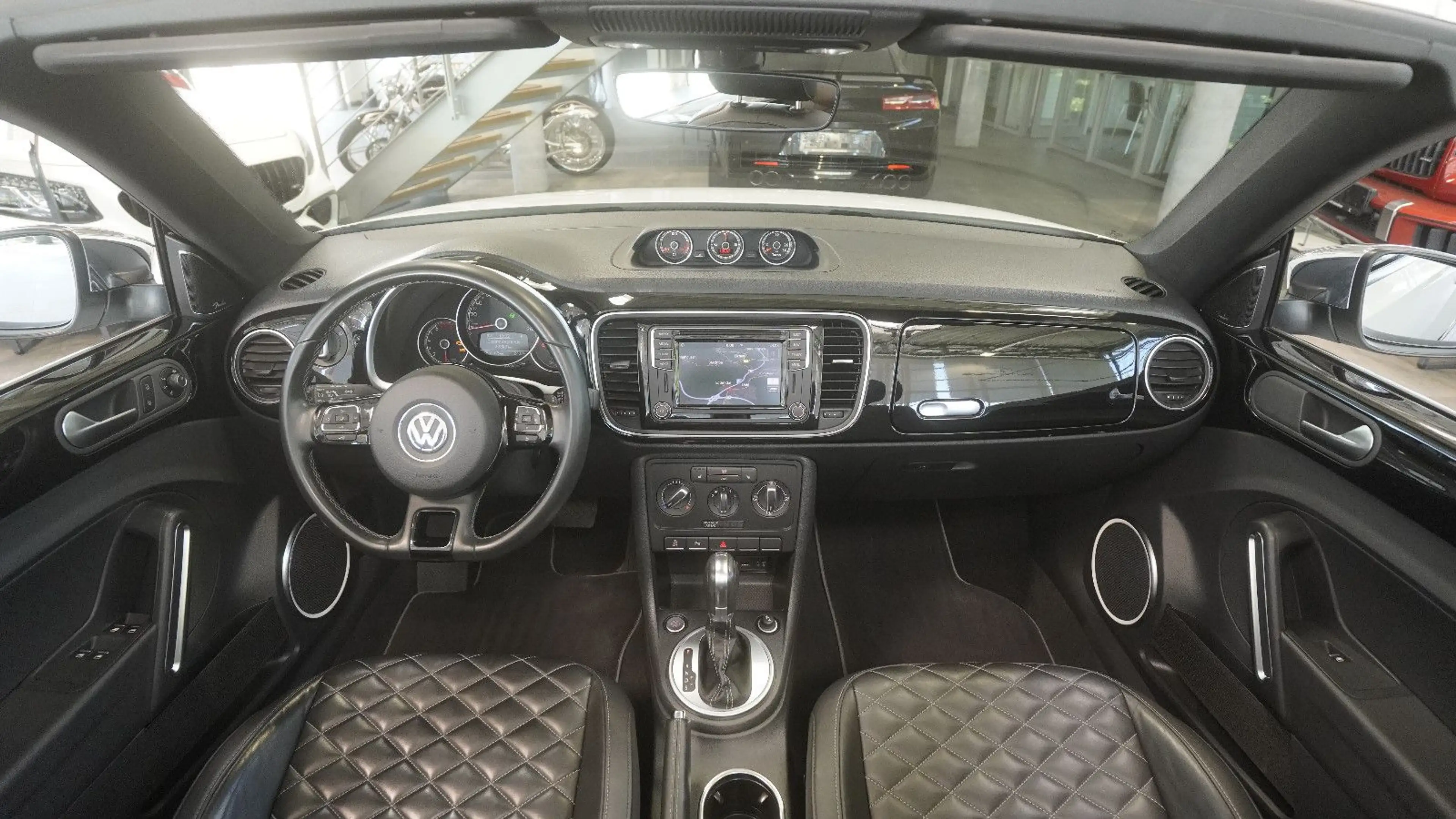 Volkswagen Beetle Cabriolet Exclusive Design*LEDER*CAM* — photo 14