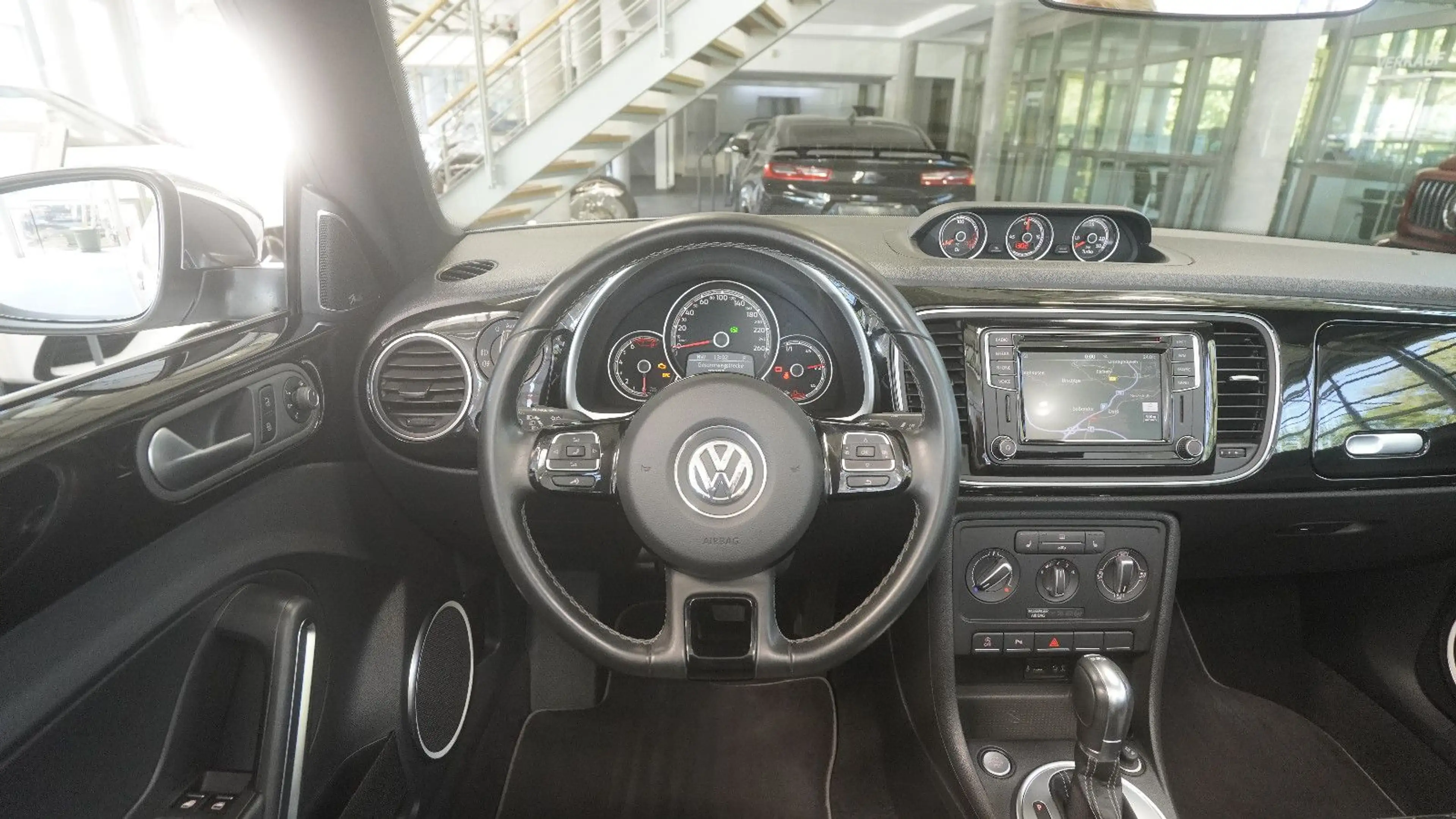 Volkswagen Beetle Cabriolet Exclusive Design*LEDER*CAM* — photo 15