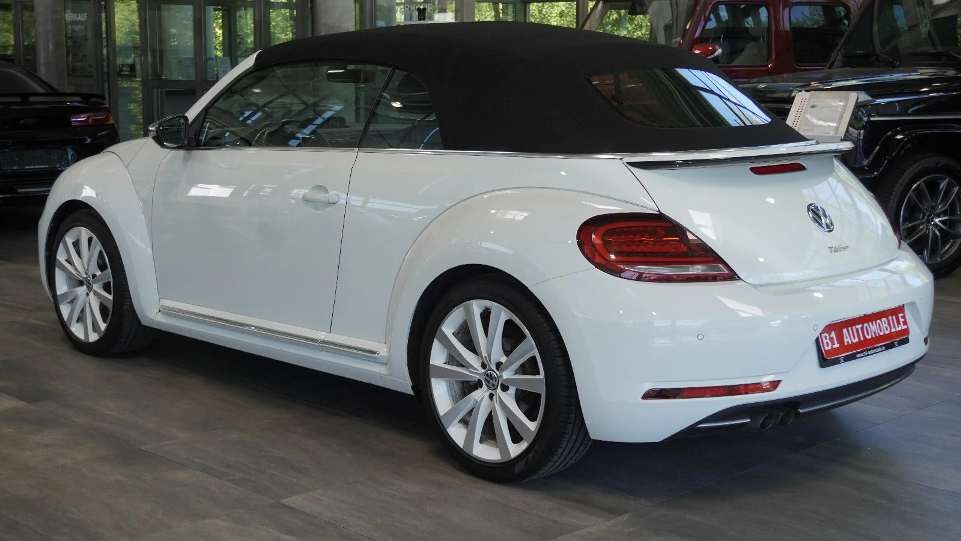Volkswagen Beetle Cabriolet Exclusive Design*LEDER*CAM* — photo 8