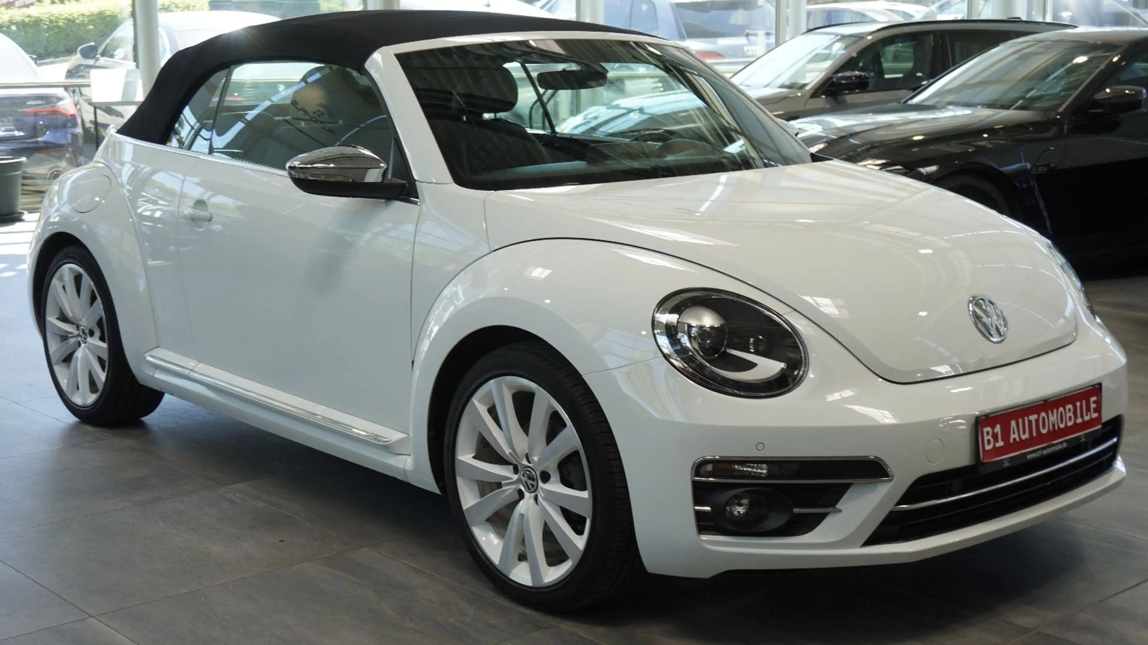 Volkswagen Beetle Cabriolet Exclusive Design*LEDER*CAM* — photo 4