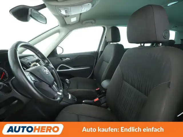Opel Zafira Tourer view 10