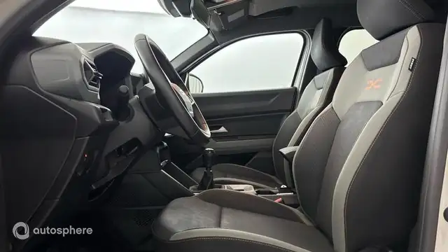 Dacia Duster view 12