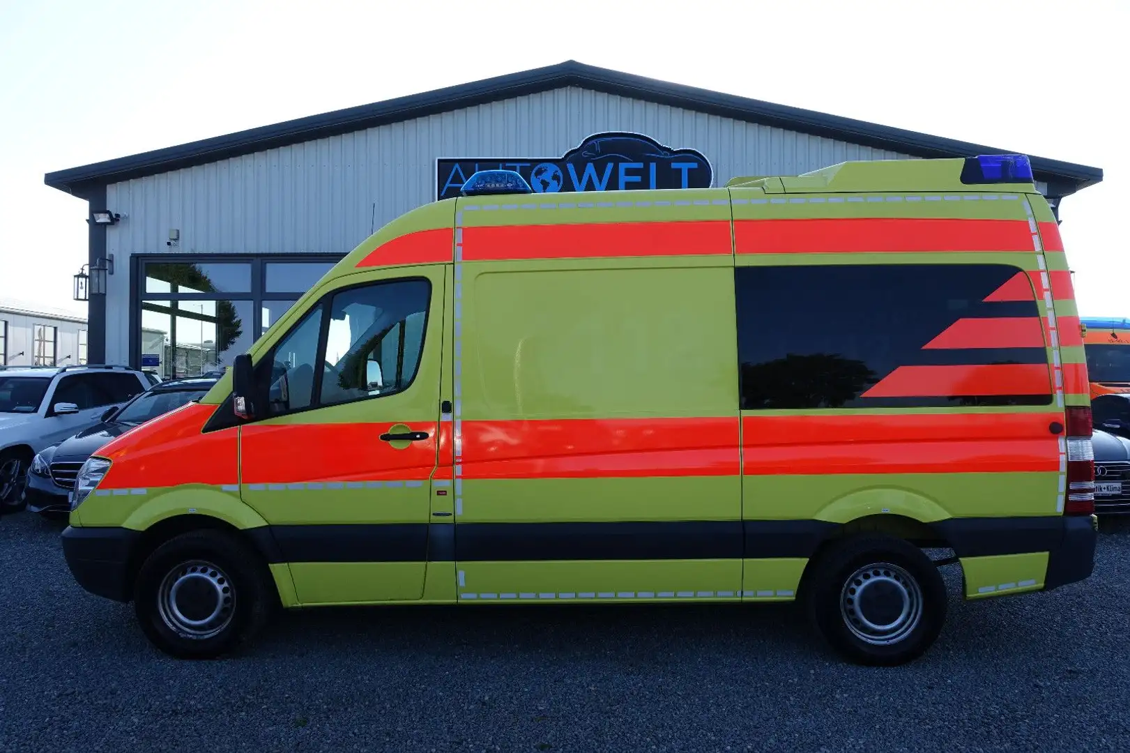 Mercedes-Benz Sprinter II 2.2CDI Aut.Rettugswagen KLIMA TÜVNeu Jaune - 1