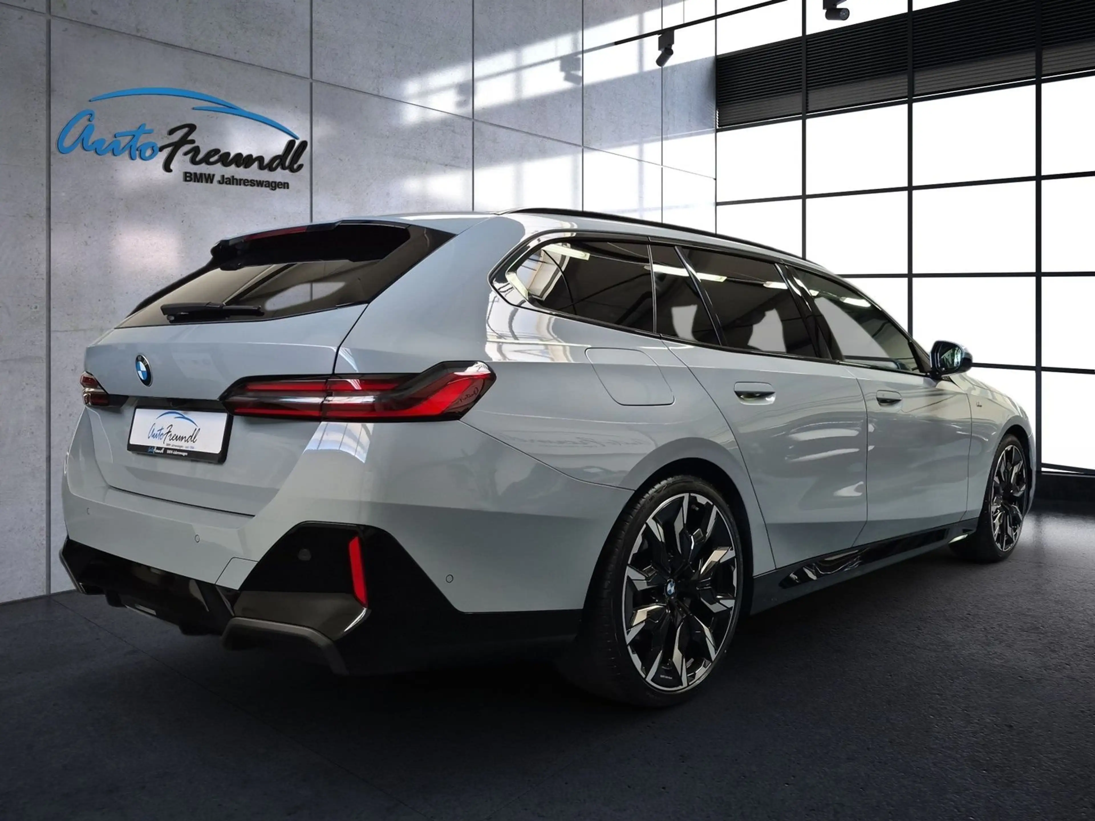 BMW 540 d xDrive M Sport Pro *21 Zoll*4xSH*AHK+Standh — photo 3