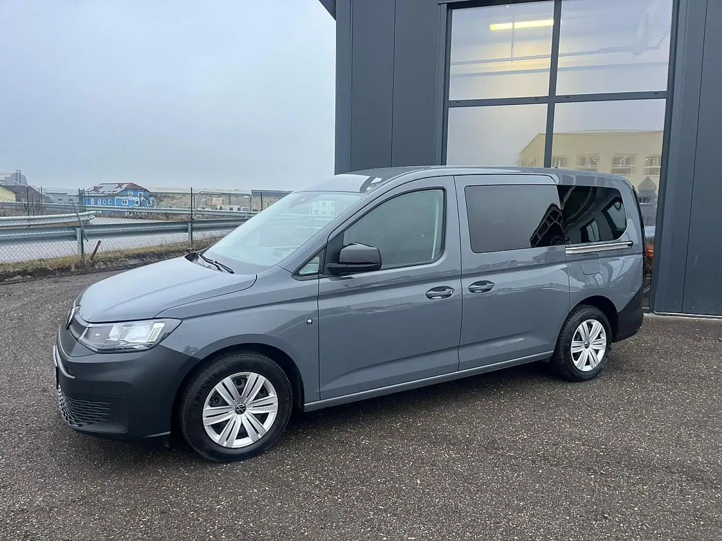 Volkswagen Caddy Maxi 2,0 TDI 4MOTION AHK, KLIMA TEMPOMAT, FRONT... Grau - 2