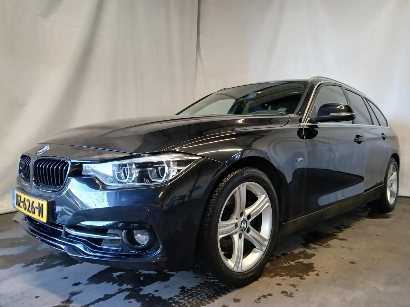 BMW 320 3-serie Touring 320i Corporate Lease High Executiv Zwart - 2