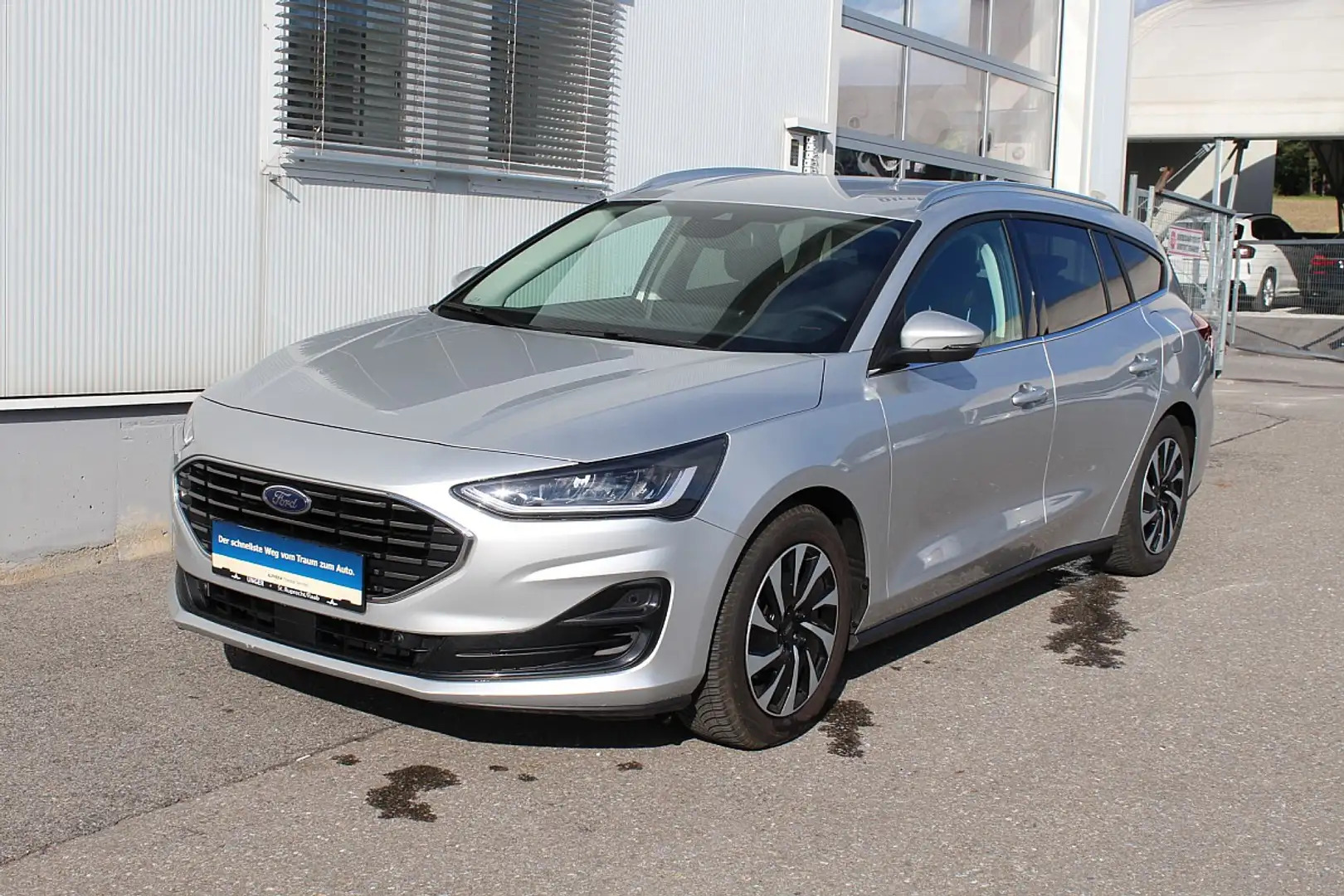 Ford Focus Turnier 1,0 EcoBoost Mild Hybrid Titanium Aut. Grau - 1