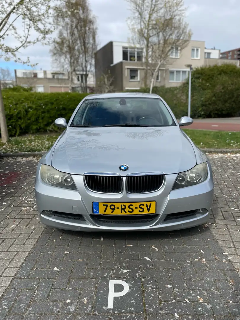 BMW 320 320i Dynamic Exc. Grijs - 1