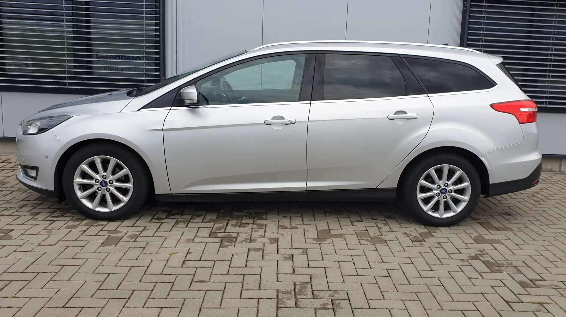 Ford Focus Turnier 1.0 EcoBoost  SYNC Edition, 162 Tkm Zilver - 2