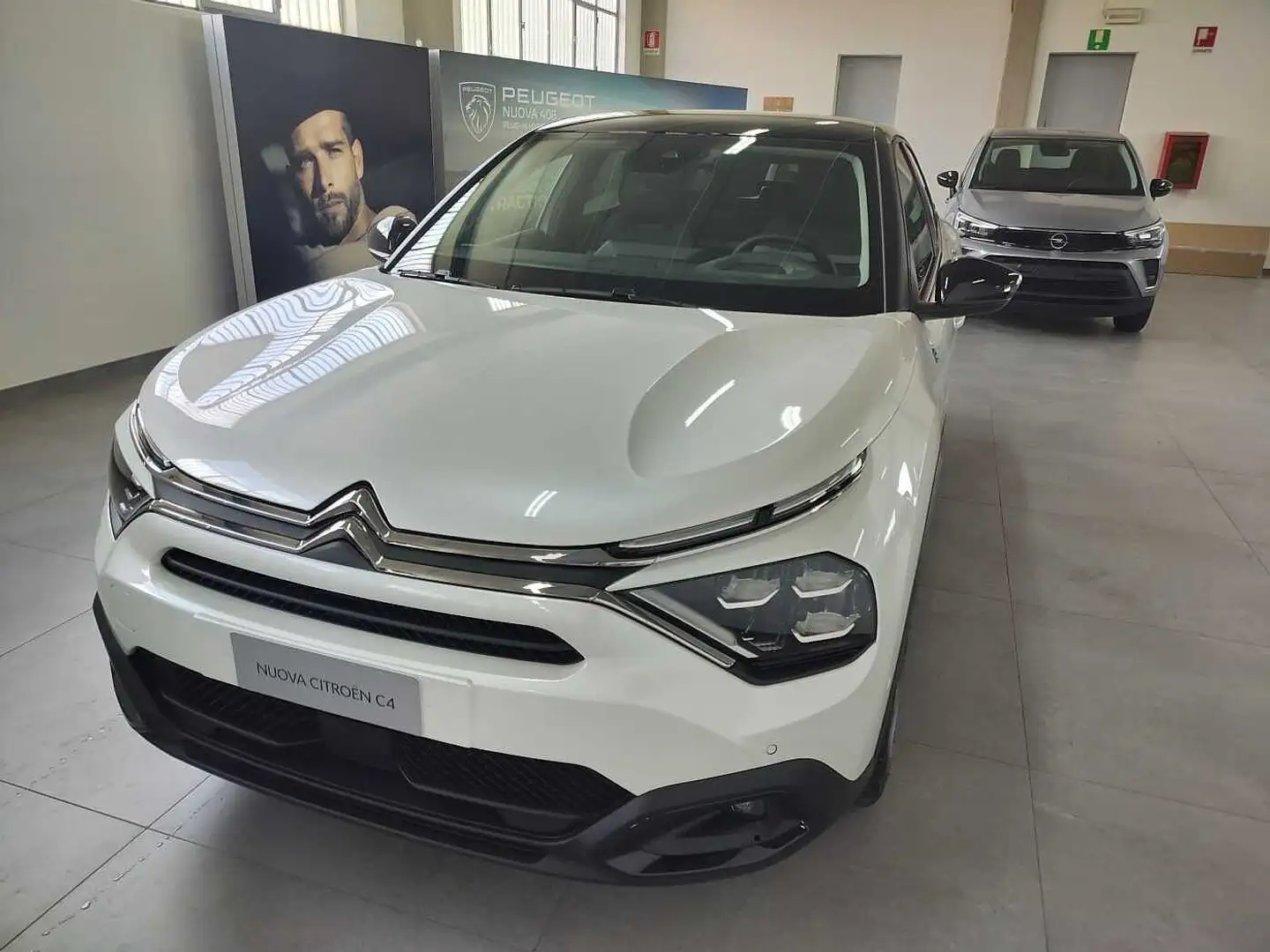 Citroen C4 e-C4 motore elettrico 136 CV Shine Bianco - 2