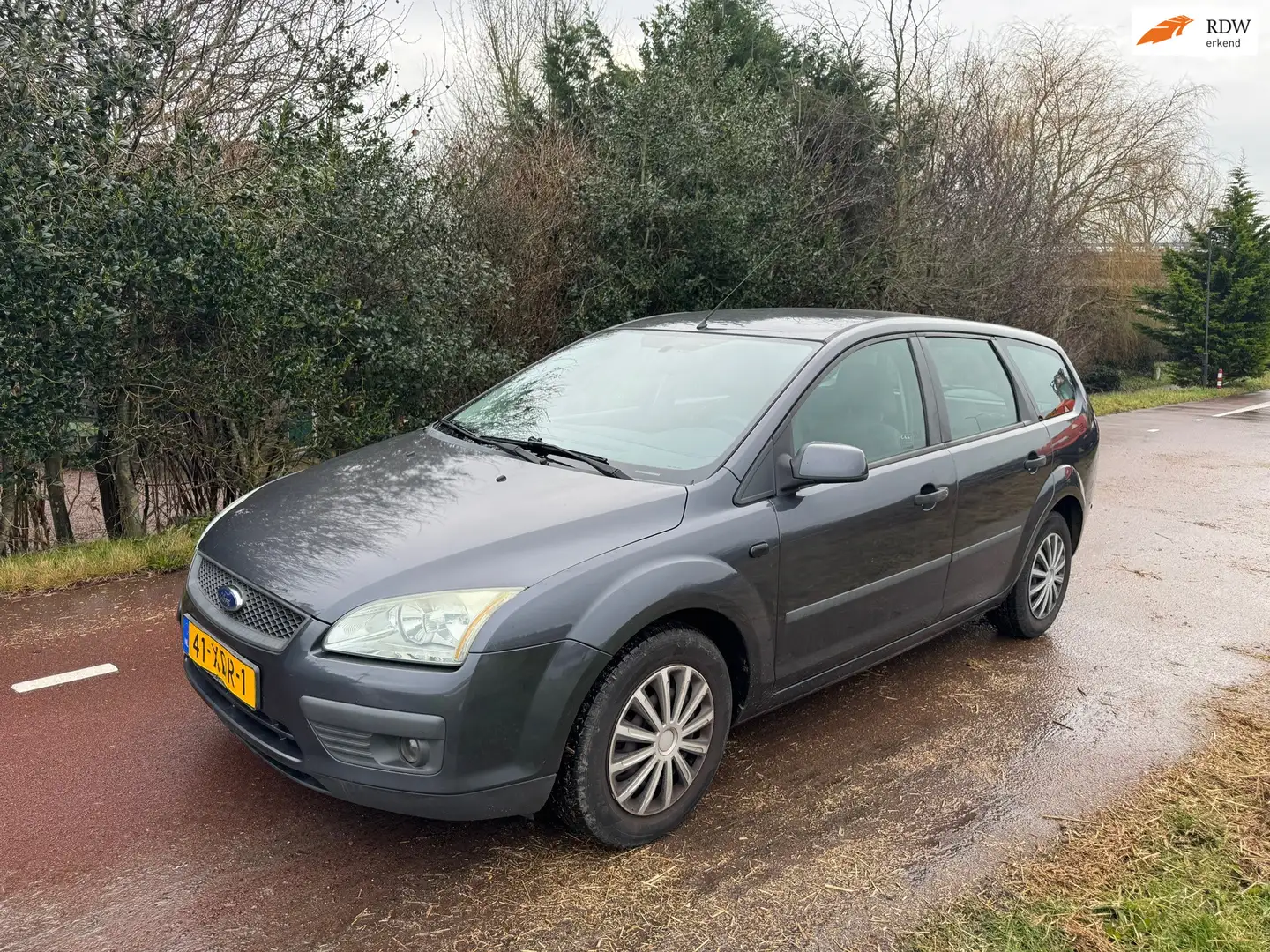 Ford Focus Wagon 1.6-16V Ghia|NW APK| Grau - 1