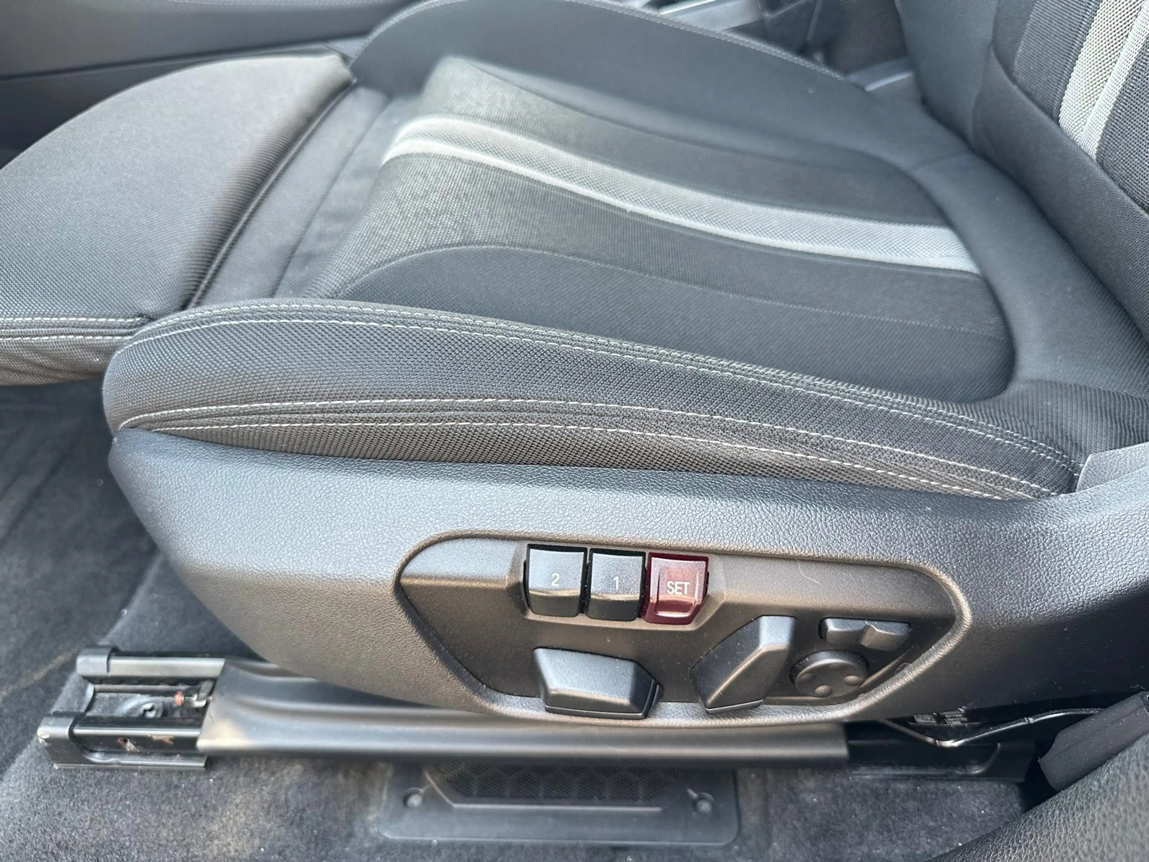 BMW 225 225 xe Sport Line*PANO*KEYLESS*ACC*MEMORY — photo 9