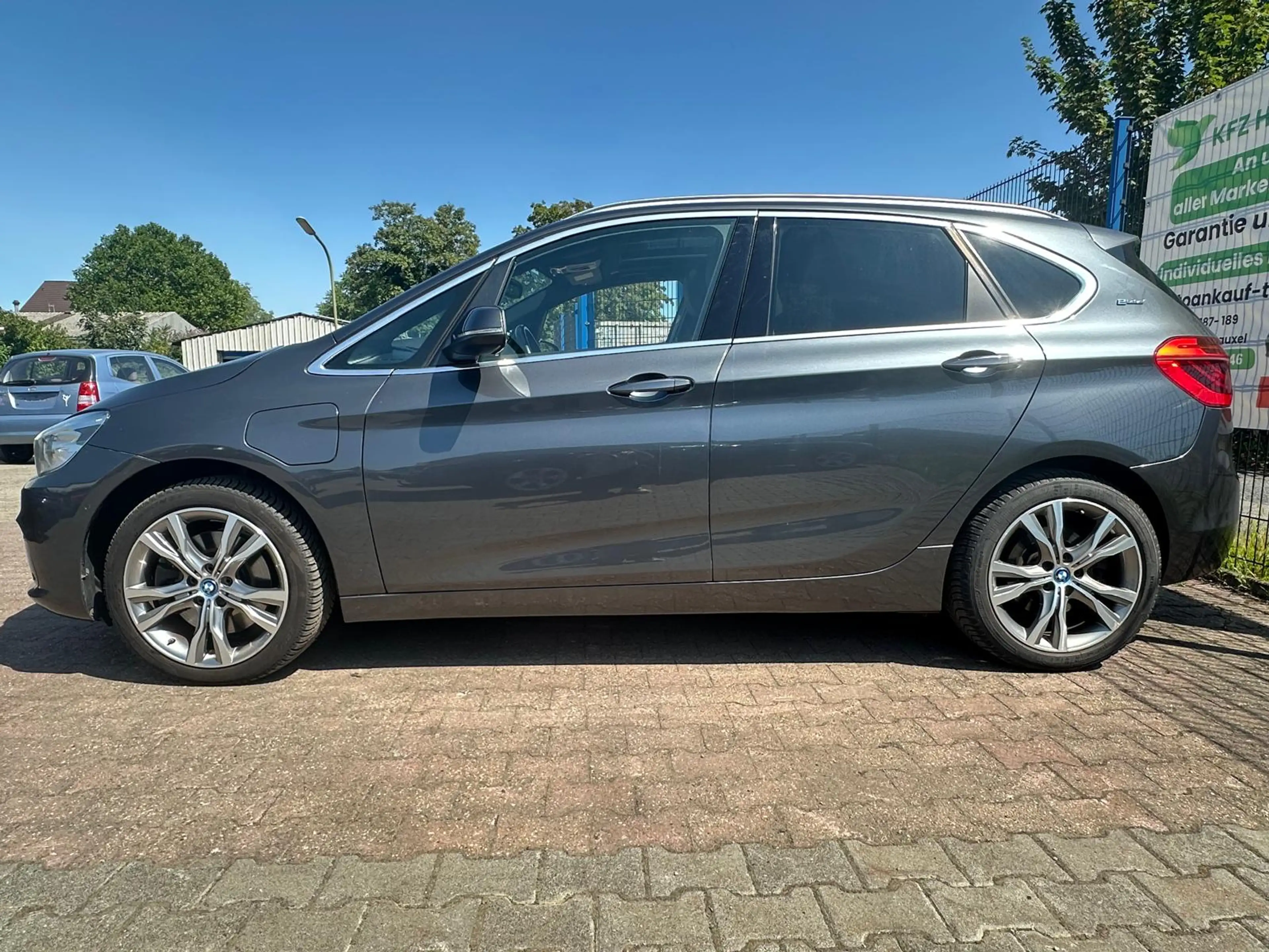 BMW 225 225 xe Sport Line*PANO*KEYLESS*ACC*MEMORY — photo 4