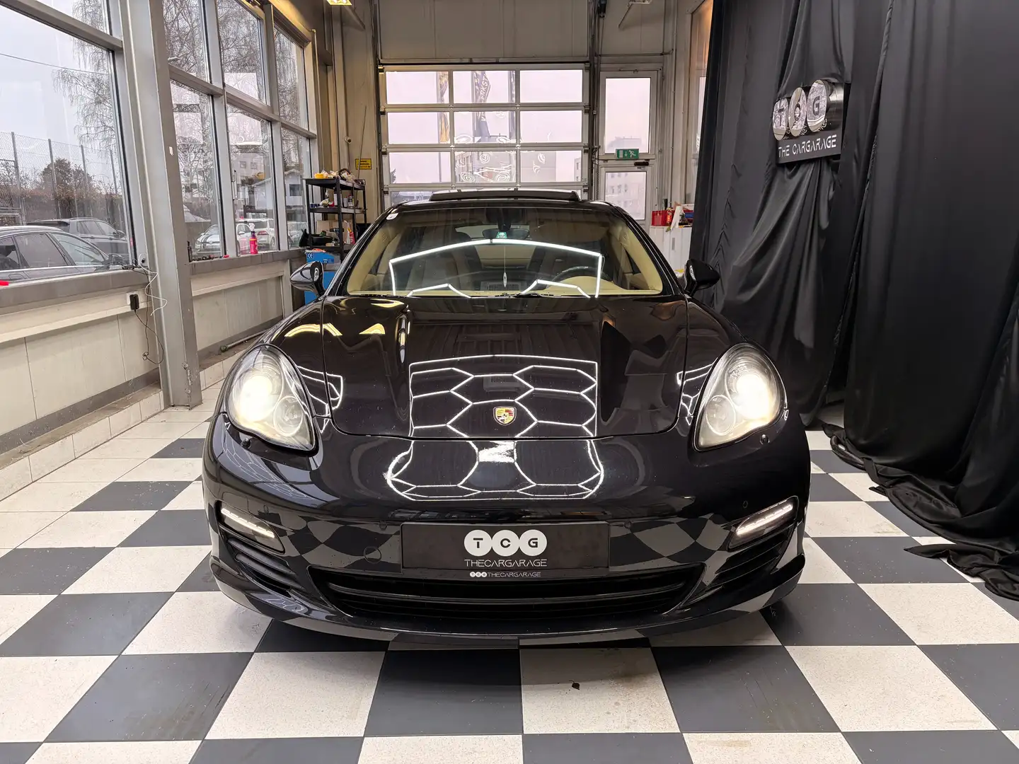 Porsche Panamera Basis Schwarz - 2