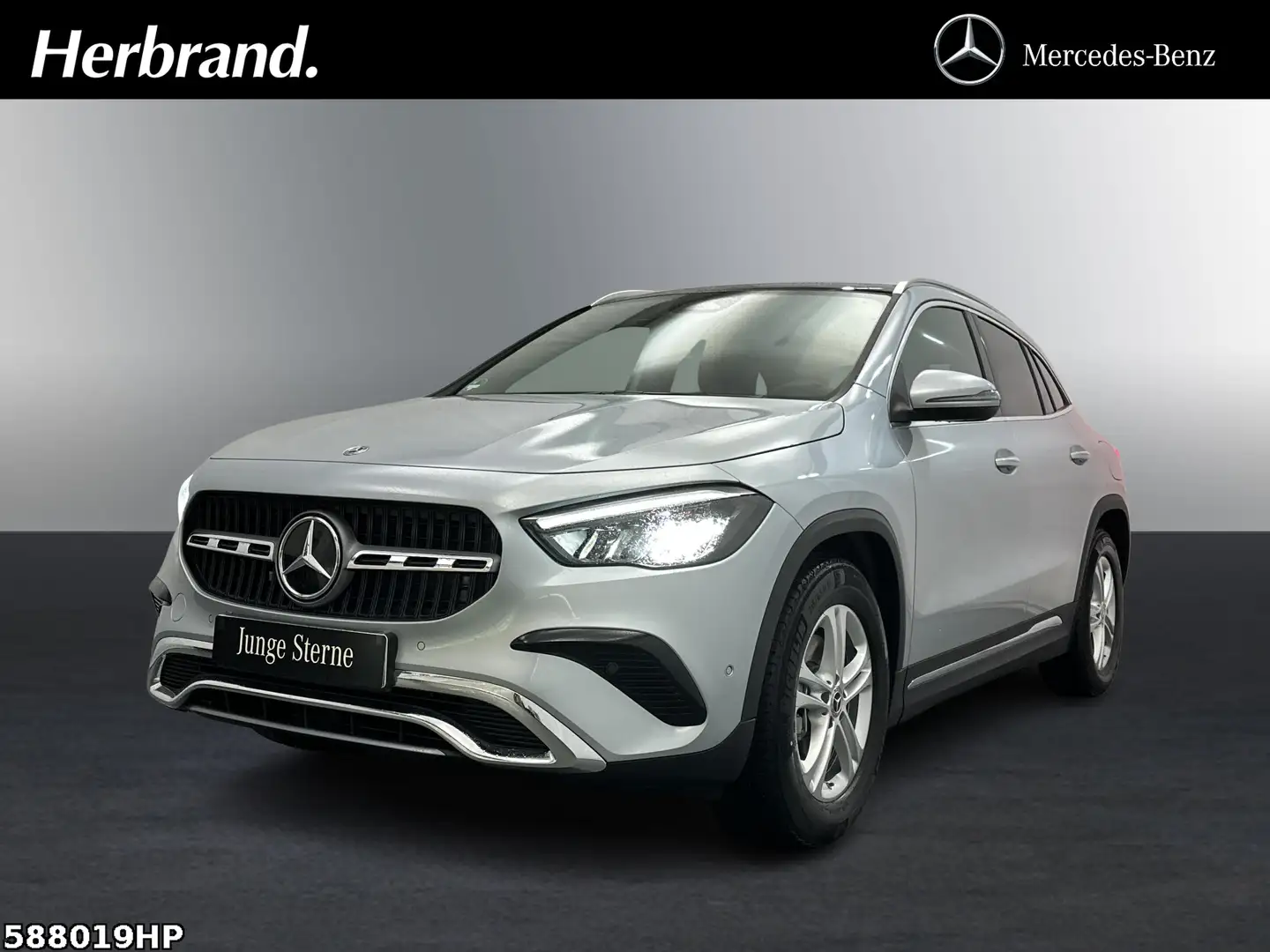 Mercedes-Benz GLA 200 Progressive  AHK Pano-SD LED Kamera PTS. Argent - 1