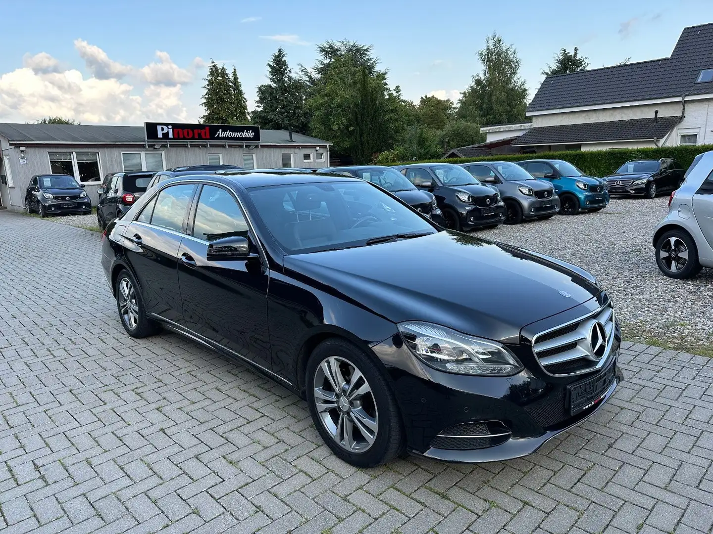 Mercedes-Benz E 350 Limo Avantgarde LED-NAVI-PDC-LEDER-TEMPO Czarny - 1
