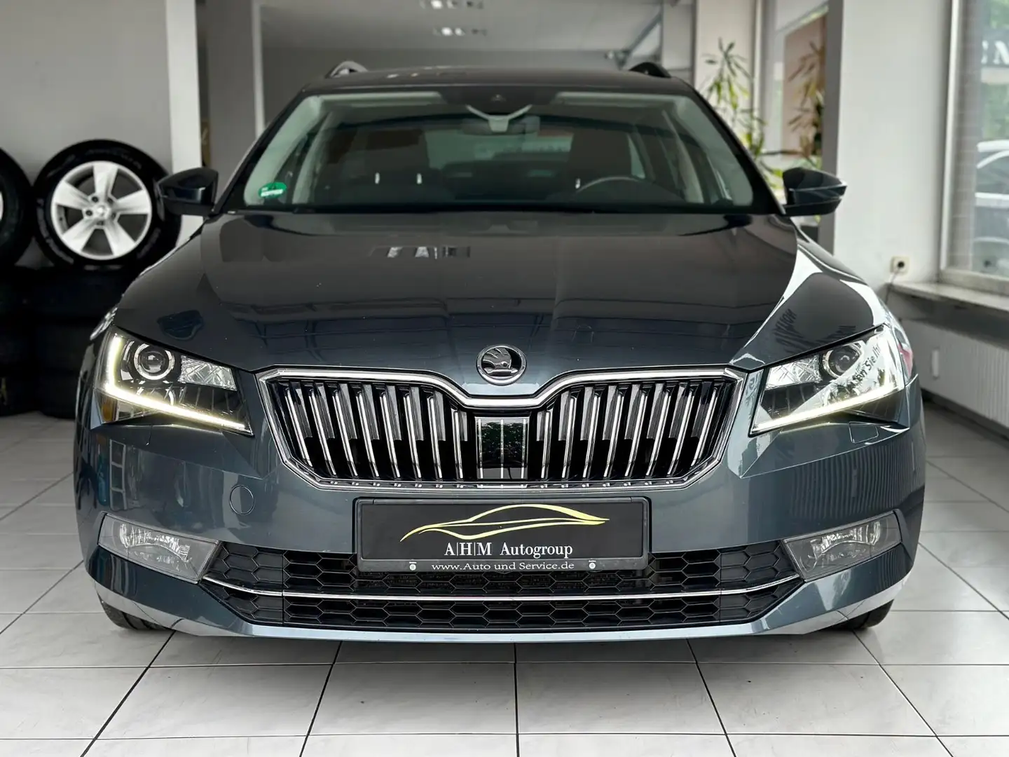 Skoda Superb 2.0 TDI DSG ACC/BiXen/CarPlay/Navi/Sithz/ Gris - 2