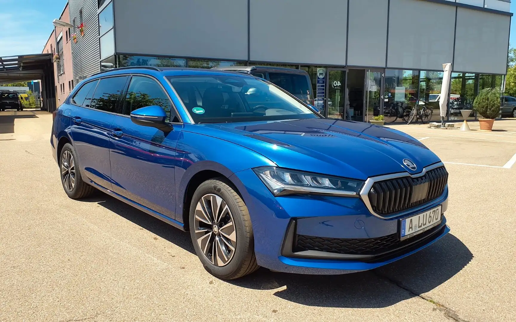 Skoda Superb 1.5 TSI mHEV DSG Essence Combi AHK Garant Blau - 1