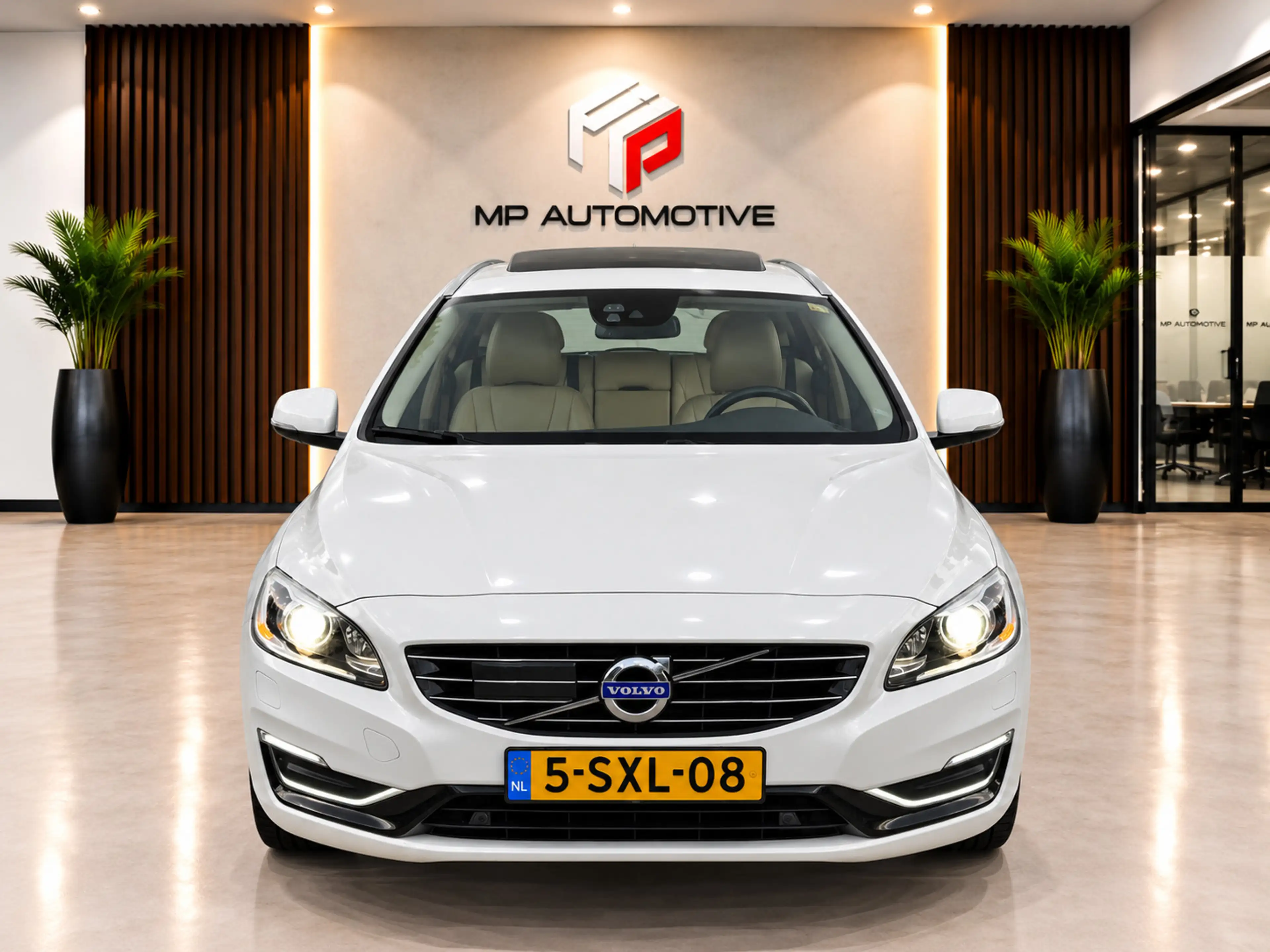 Volvo V60 2.4 D6 AWD Plug-In Hybrid Summum|BLIS|PANO|Trekhaa — photo 7