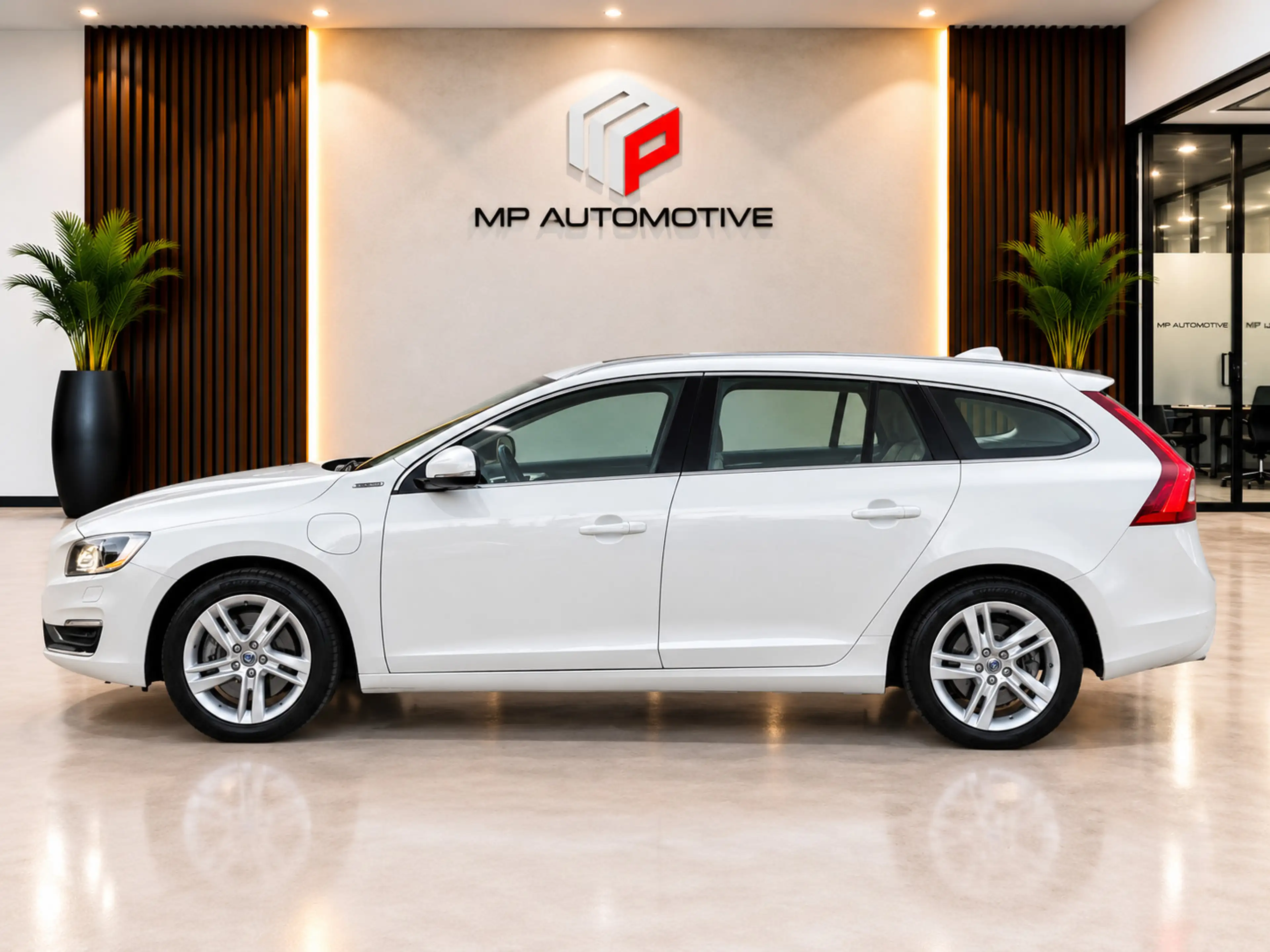Volvo V60 2.4 D6 AWD Plug-In Hybrid Summum|BLIS|PANO|Trekhaa — photo 8