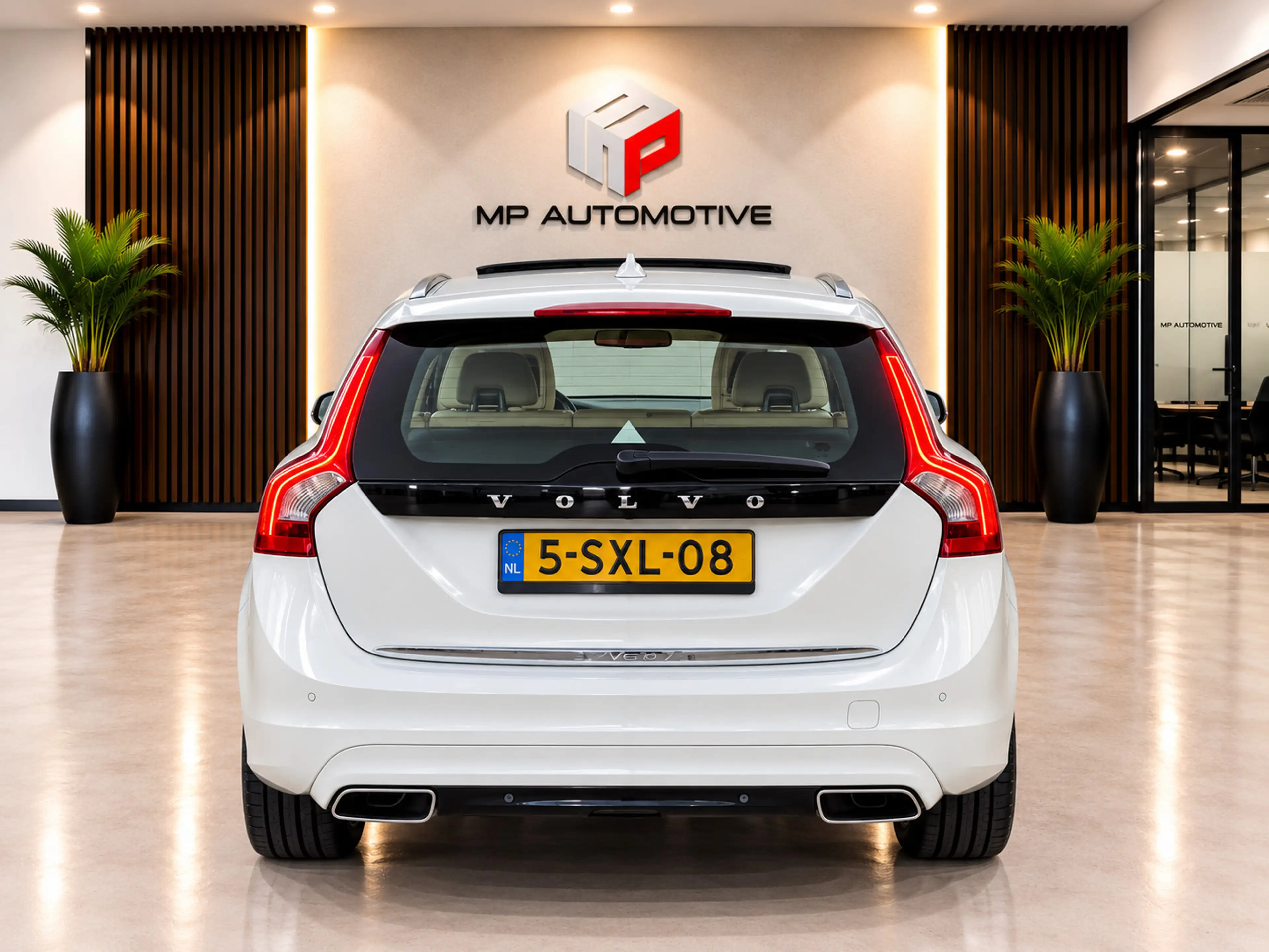 Volvo V60 2.4 D6 AWD Plug-In Hybrid Summum|BLIS|PANO|Trekhaa — photo 6