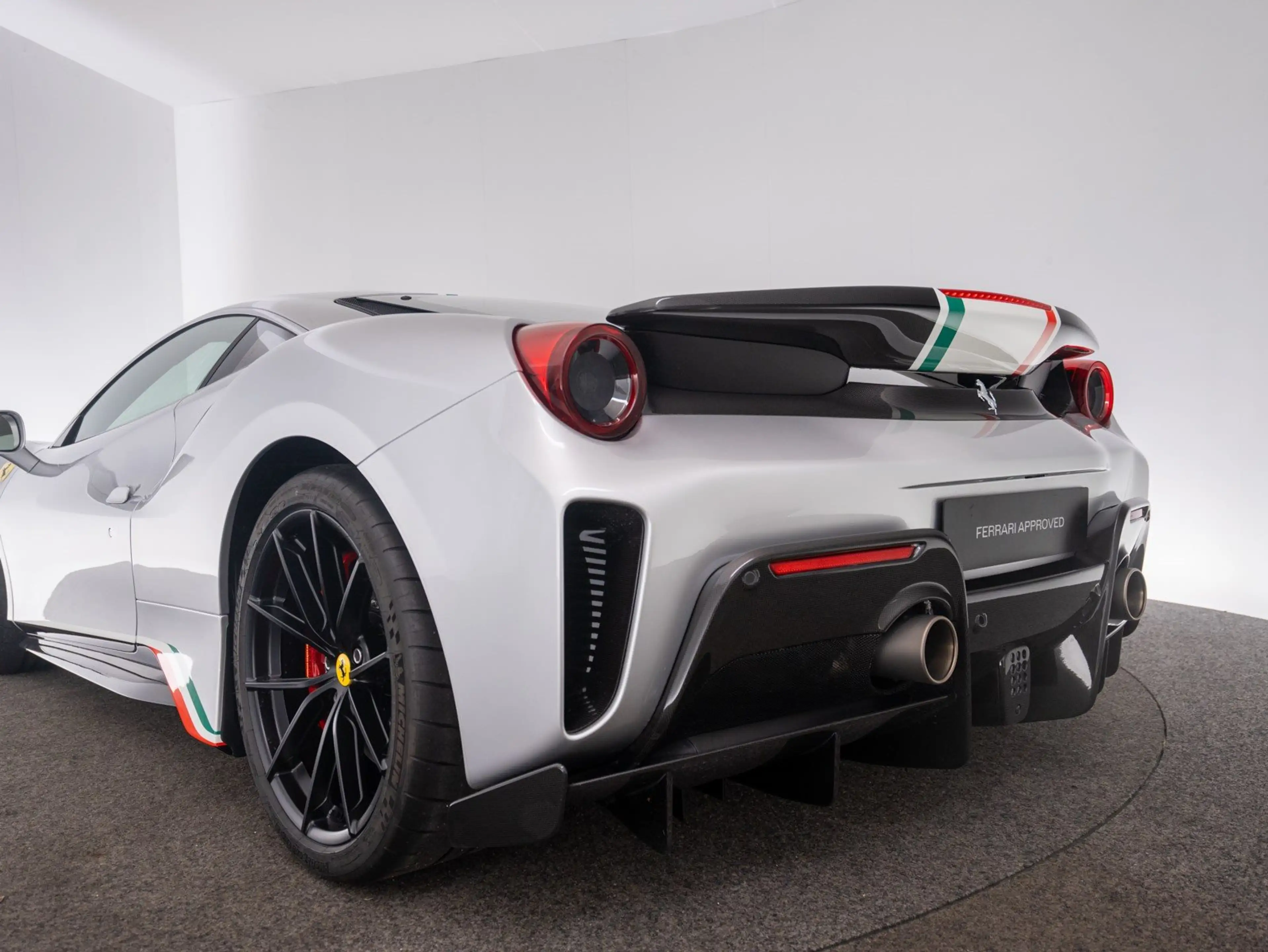 Ferrari 488 Pista Piloti - TAILOR MADE — photo 10