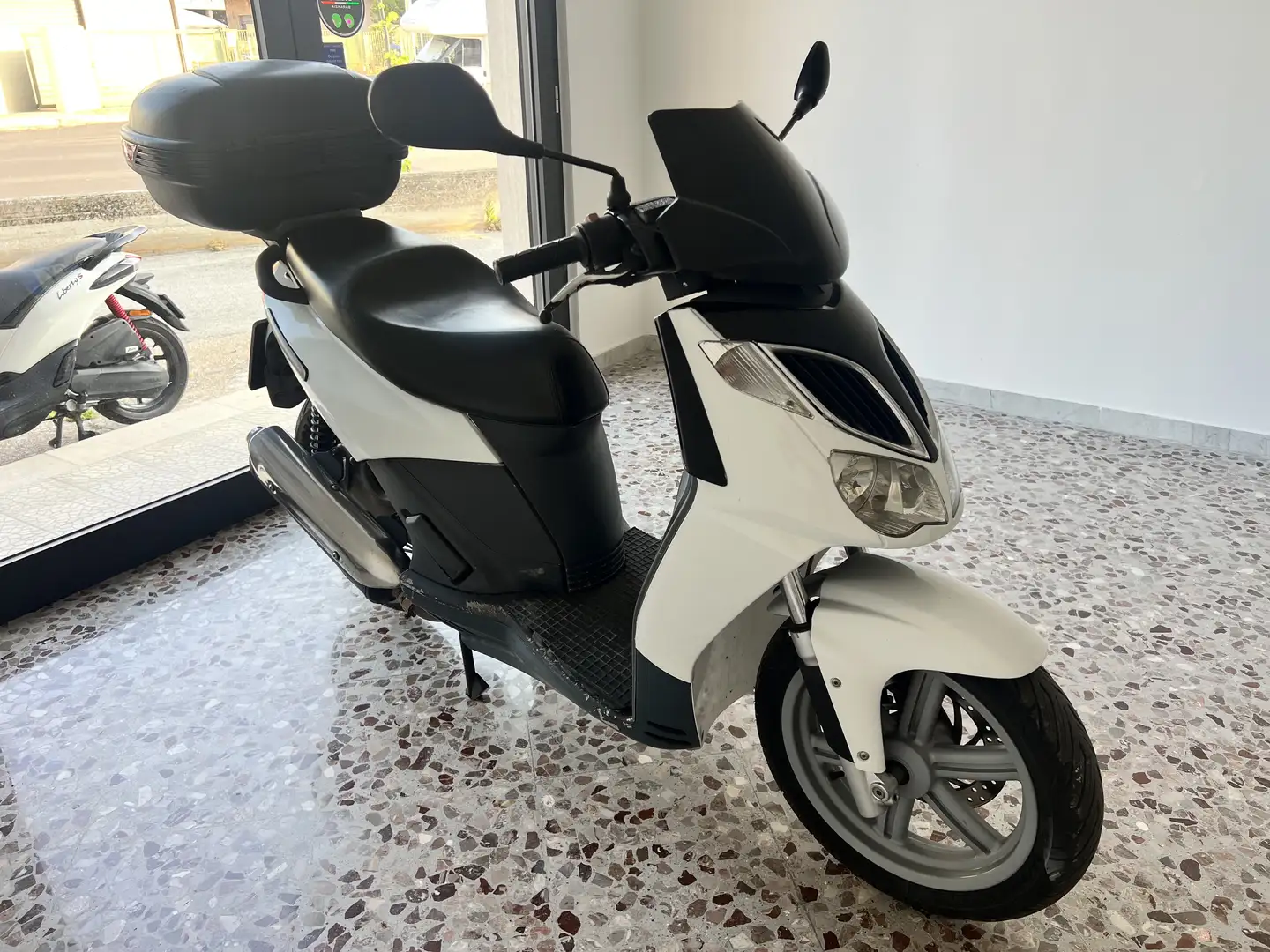 Aprilia Sportcity 200 Wit - 1