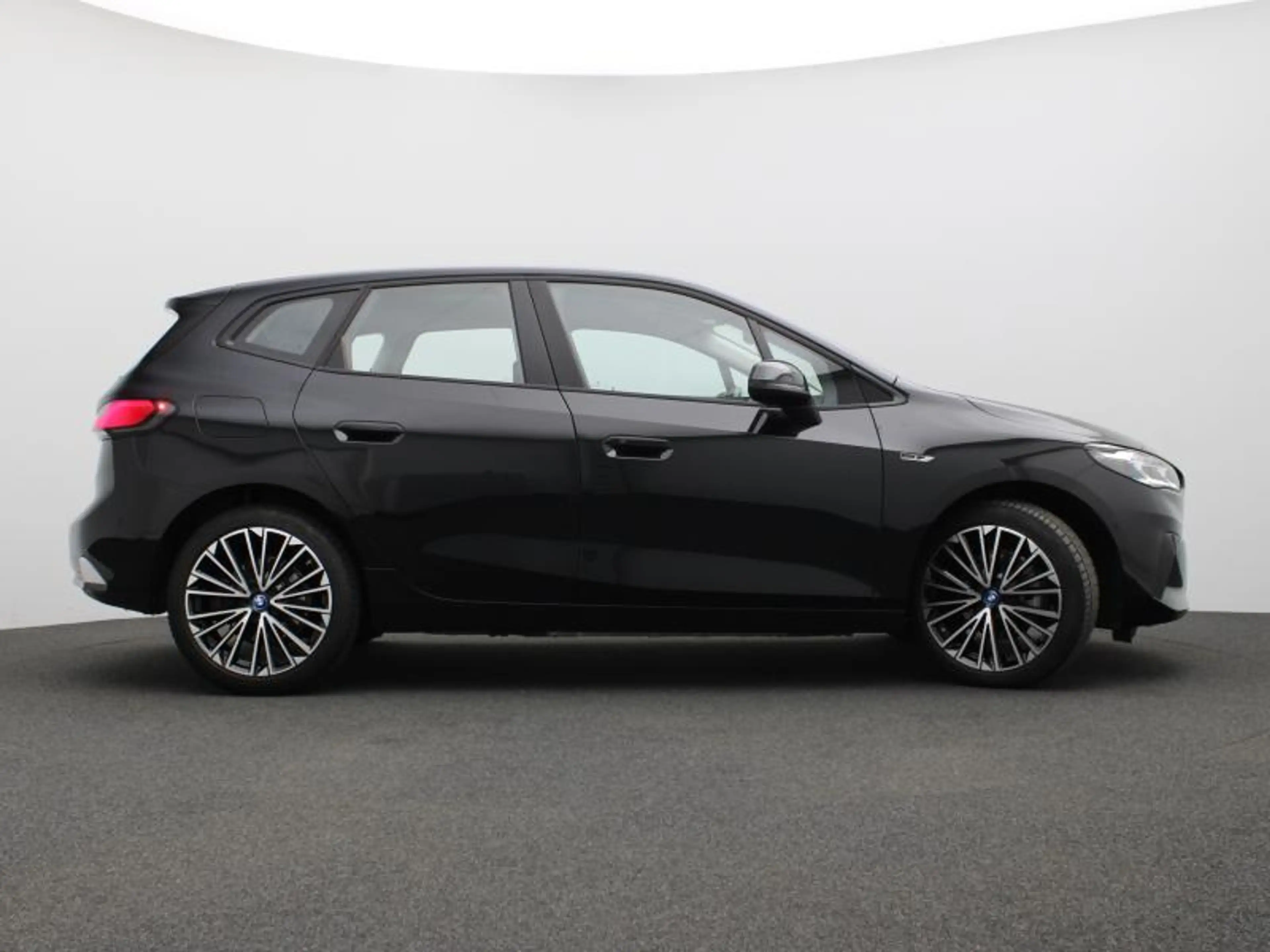 BMW 225 e - xDrive Active Tourer — photo 3