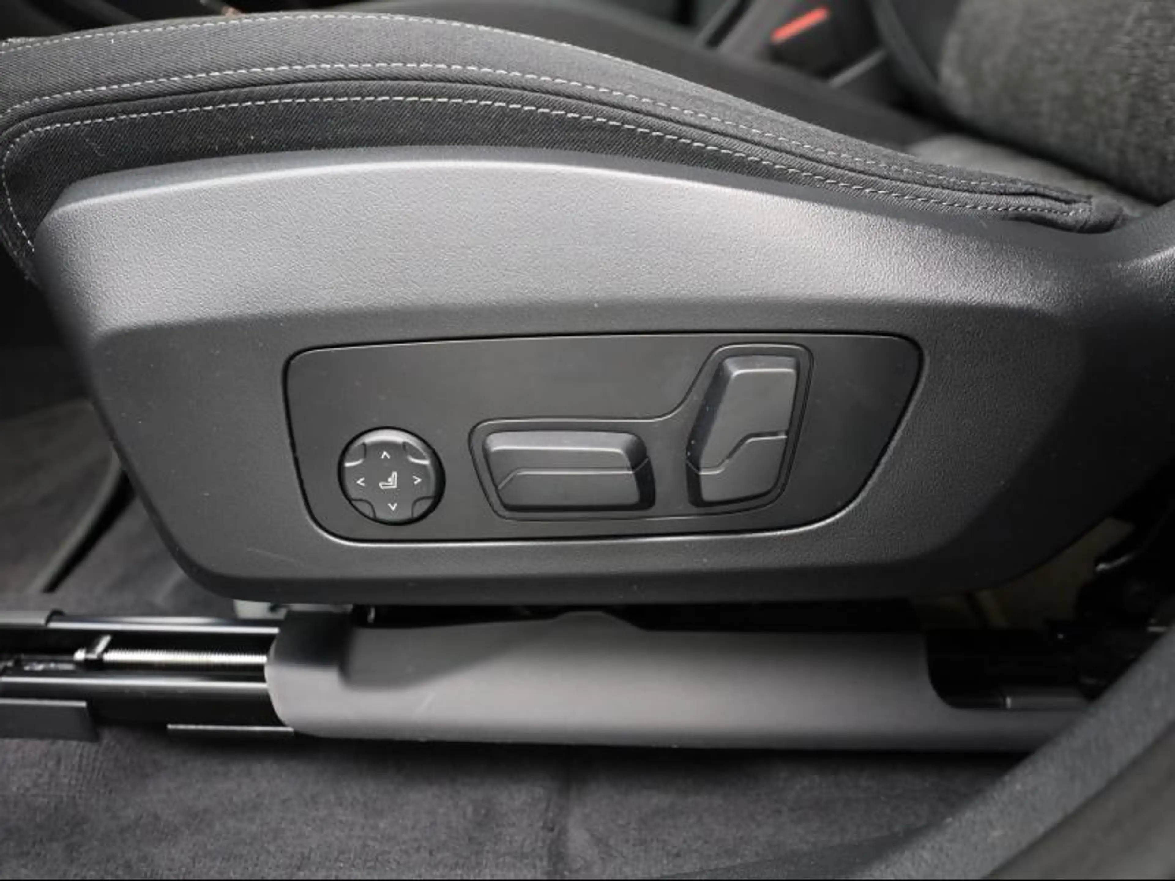 BMW 225 e - xDrive Active Tourer — photo 15