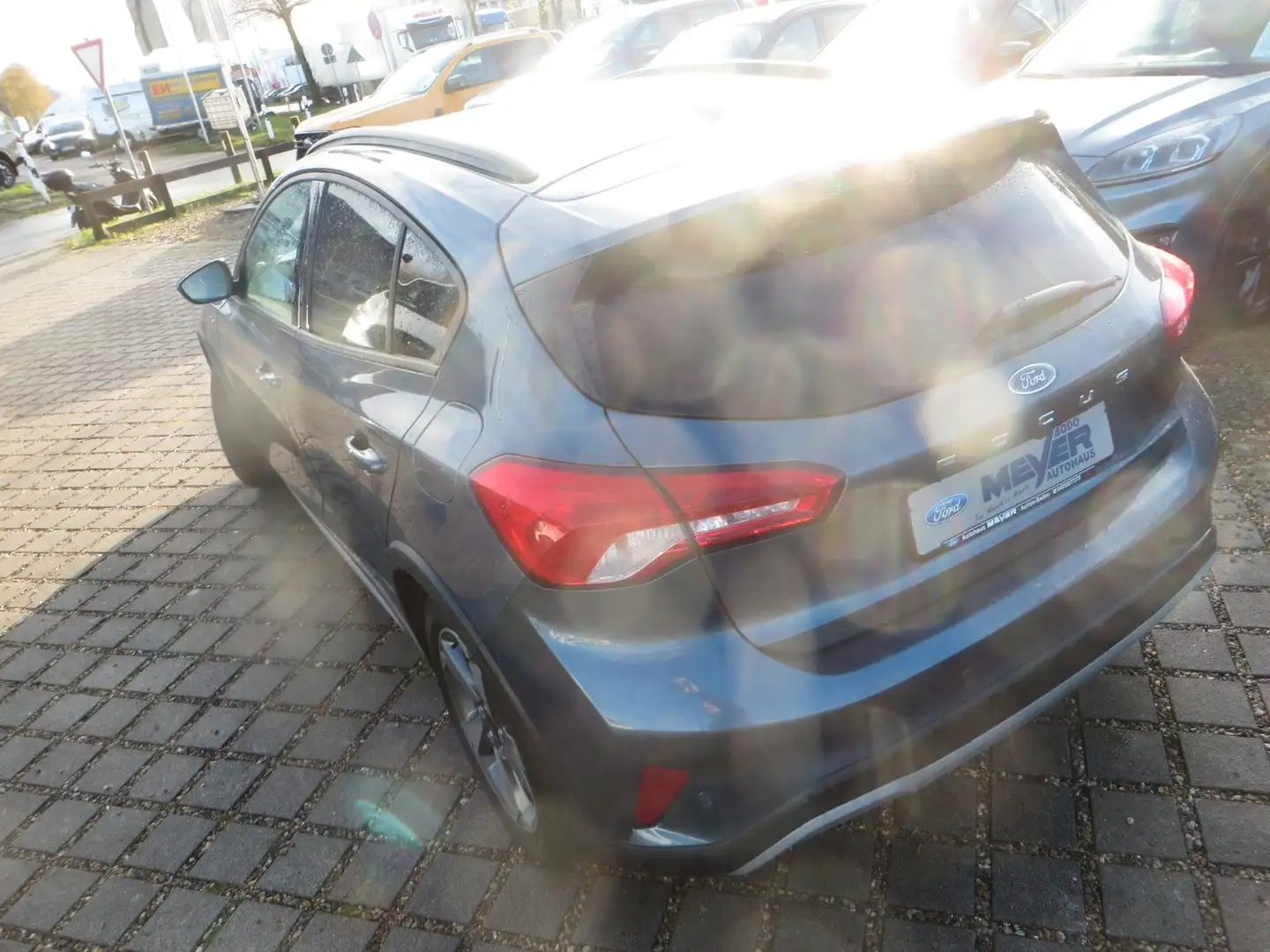 Ford Focus Lim. Active X , Anhängerkupplung Blau - 2