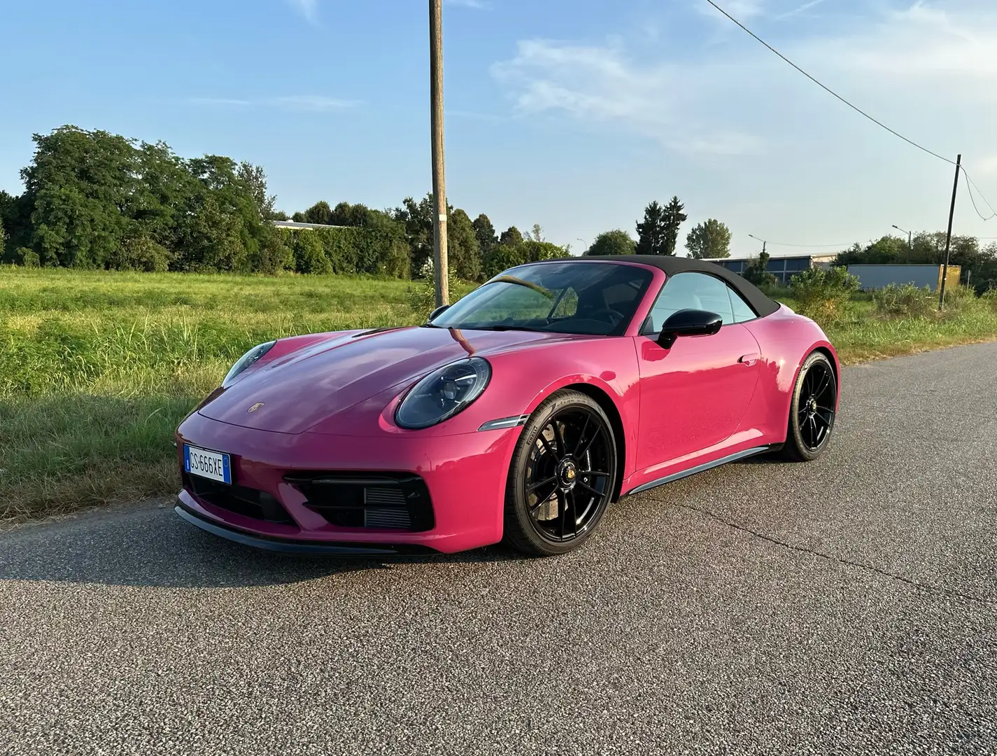 Porsche 992 911 Cabrio 3.0 Carrera 4 GTS auto Violet - 1