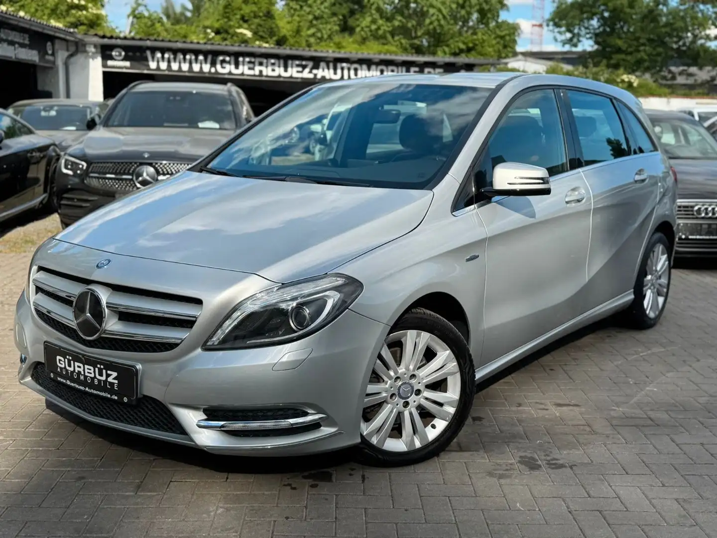 Mercedes-Benz B 200 Sportpaket Klima*Kamera*1.Hand Silber - 2