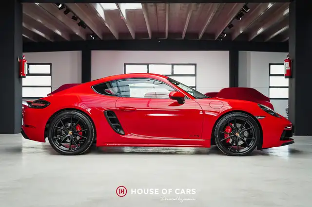 Porsche 718 Cayman view 5