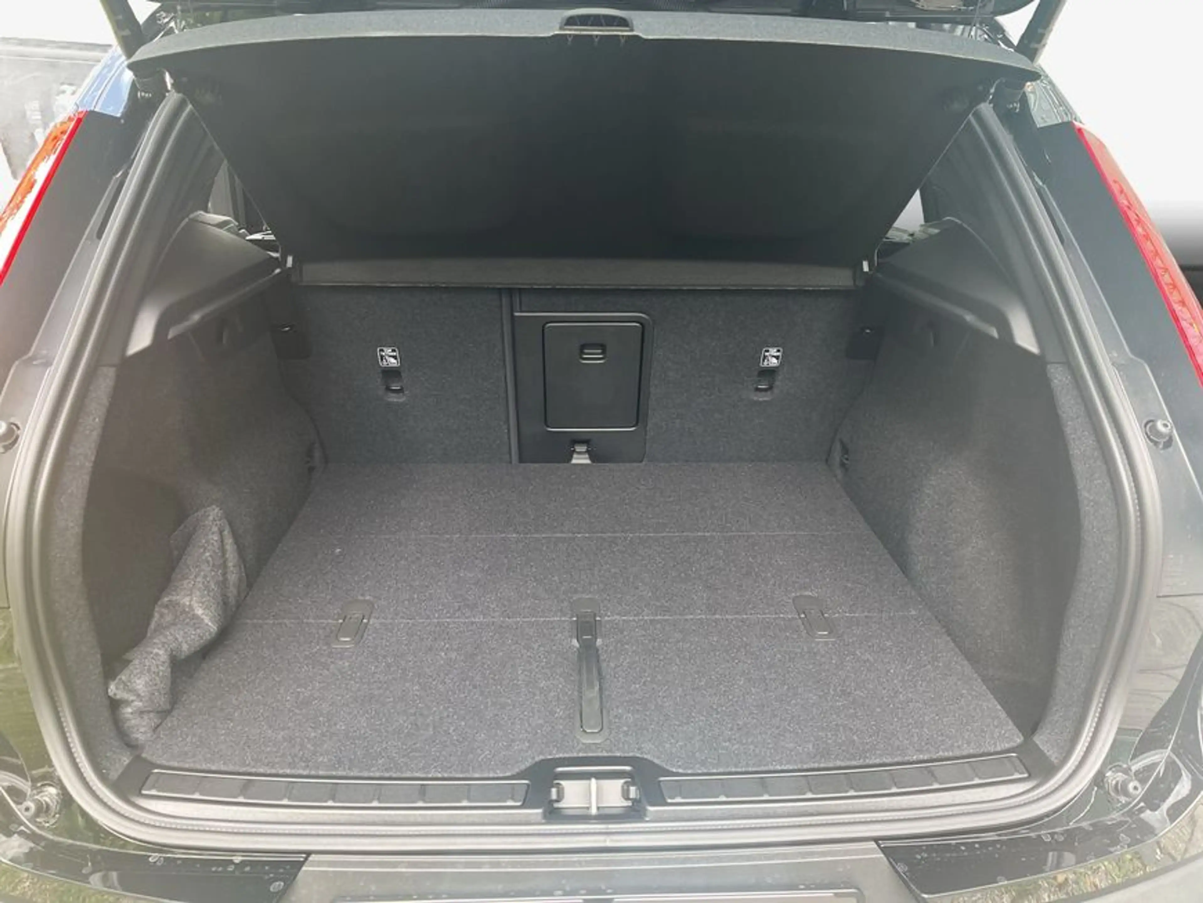 Volvo EX40 Fully Electric Single M. Extended Range RWD P — photo 12