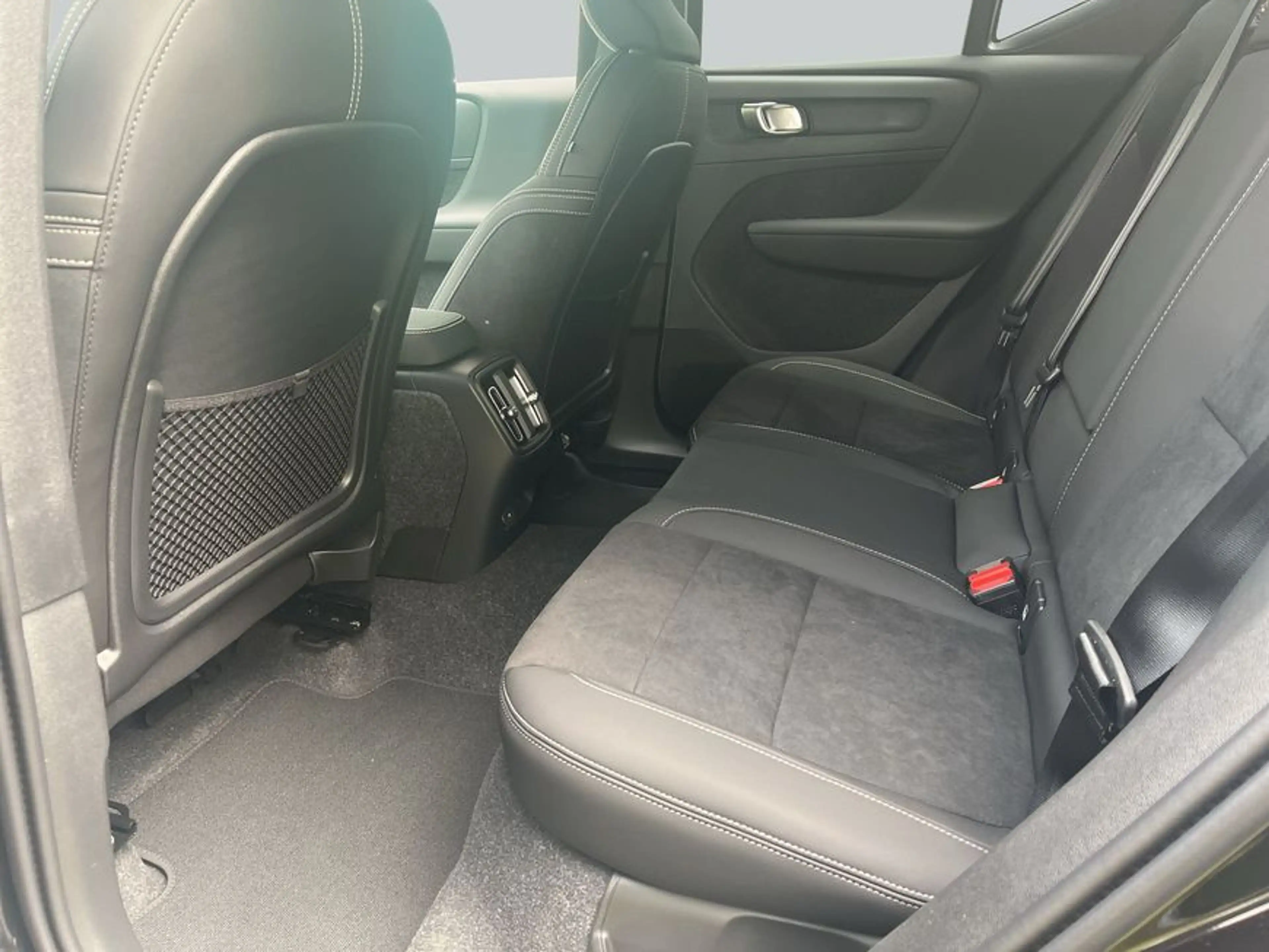 Volvo EX40 Fully Electric Single M. Extended Range RWD P — photo 6