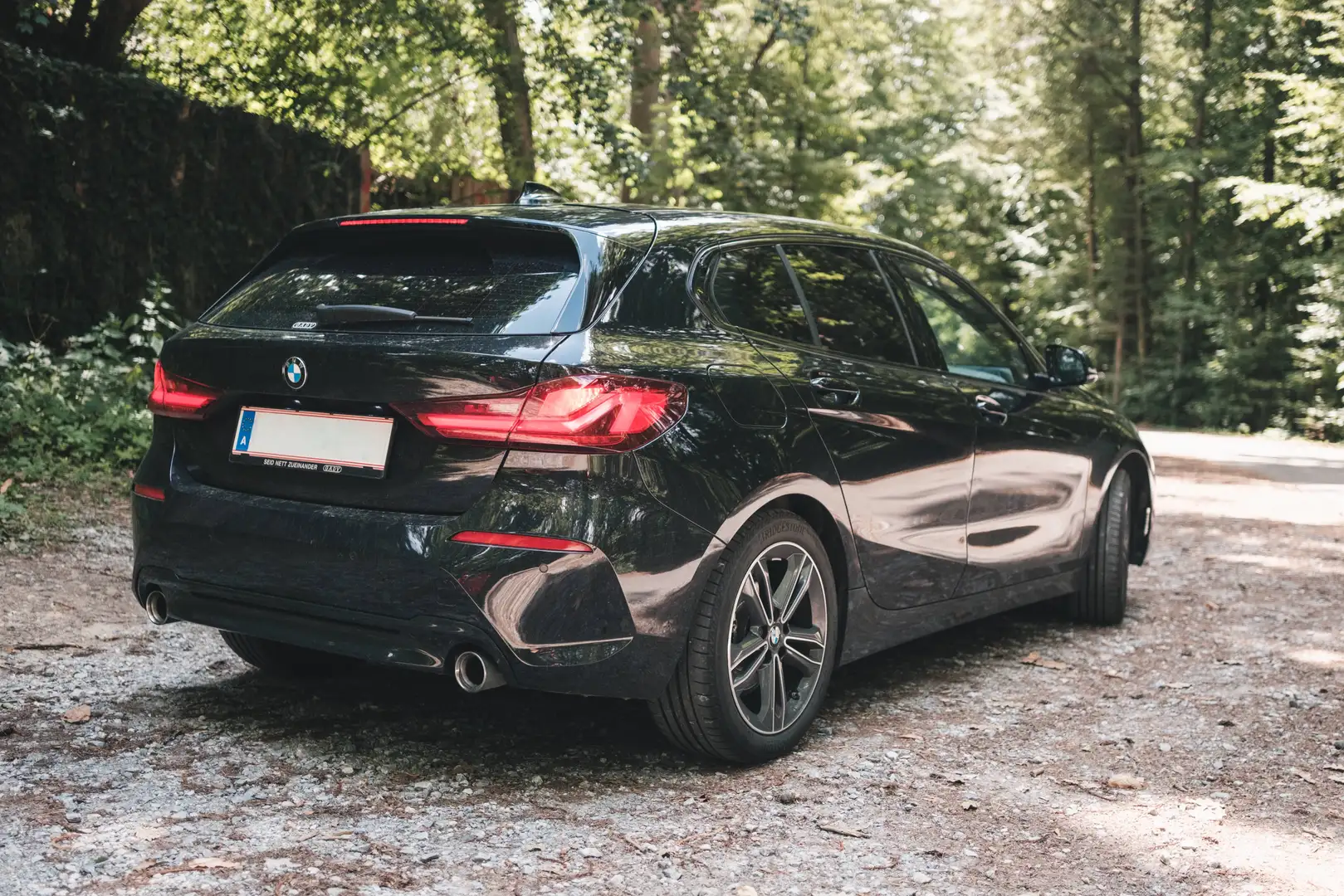 BMW 118 118d Aut. Schwarz - 1