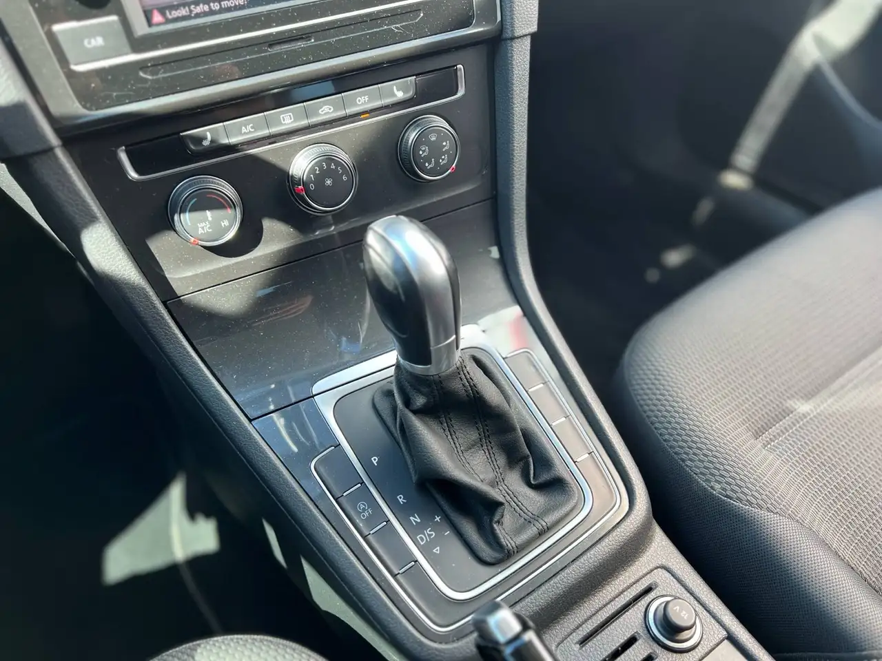 Volkswagen Golf photo Volkswagen Golf