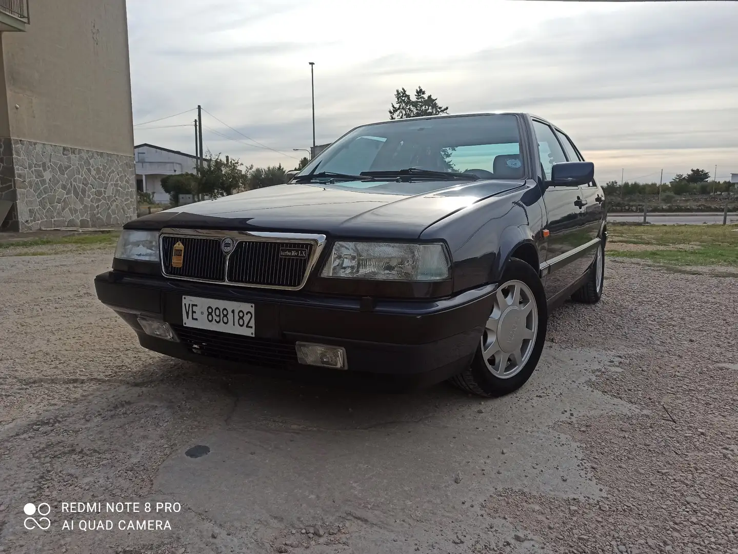 Lancia Thema 2.0t 16v LX c/abs cat. Blau - 1