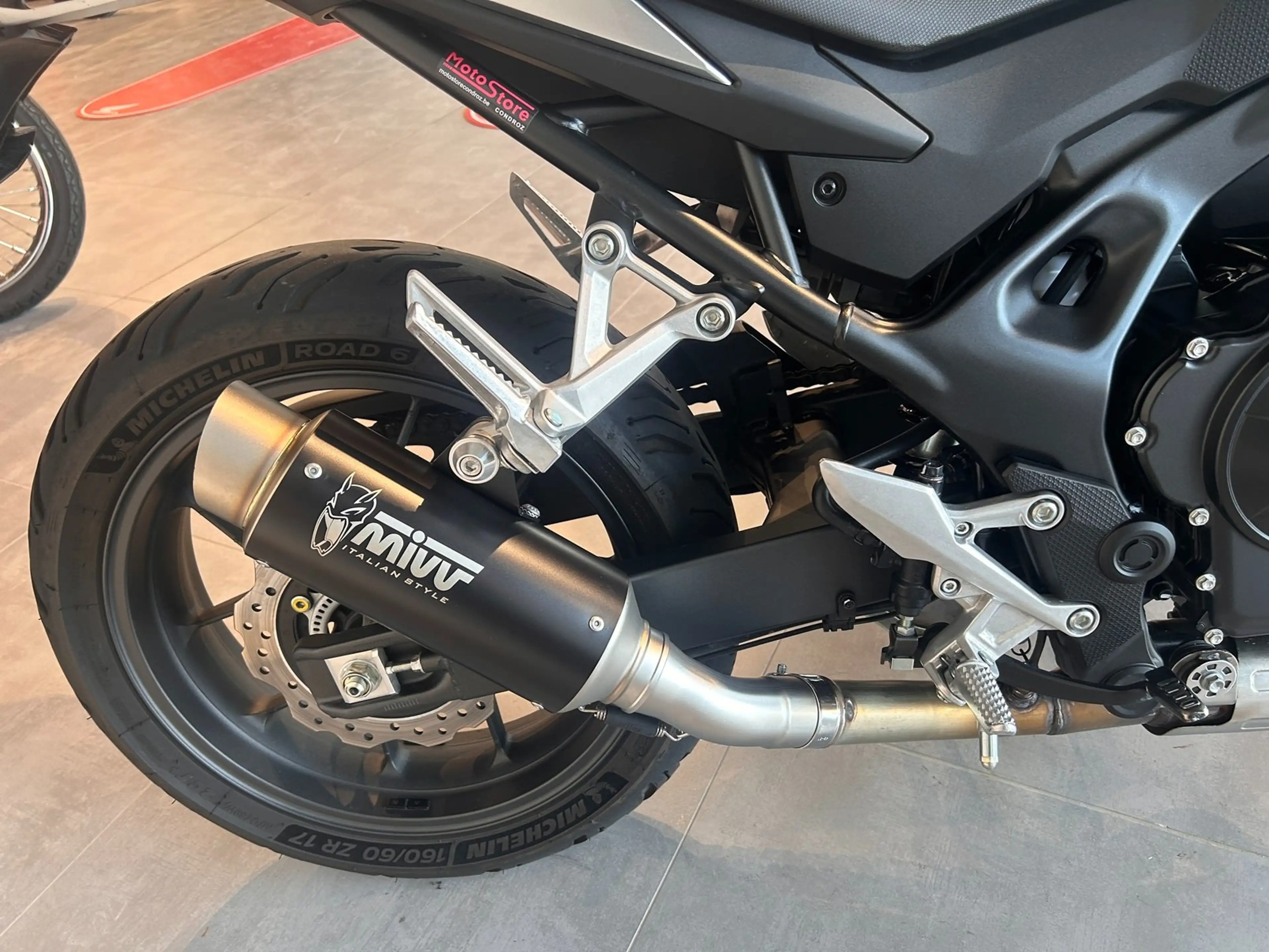 Honda CB 750 Hornet 750 — photo 12