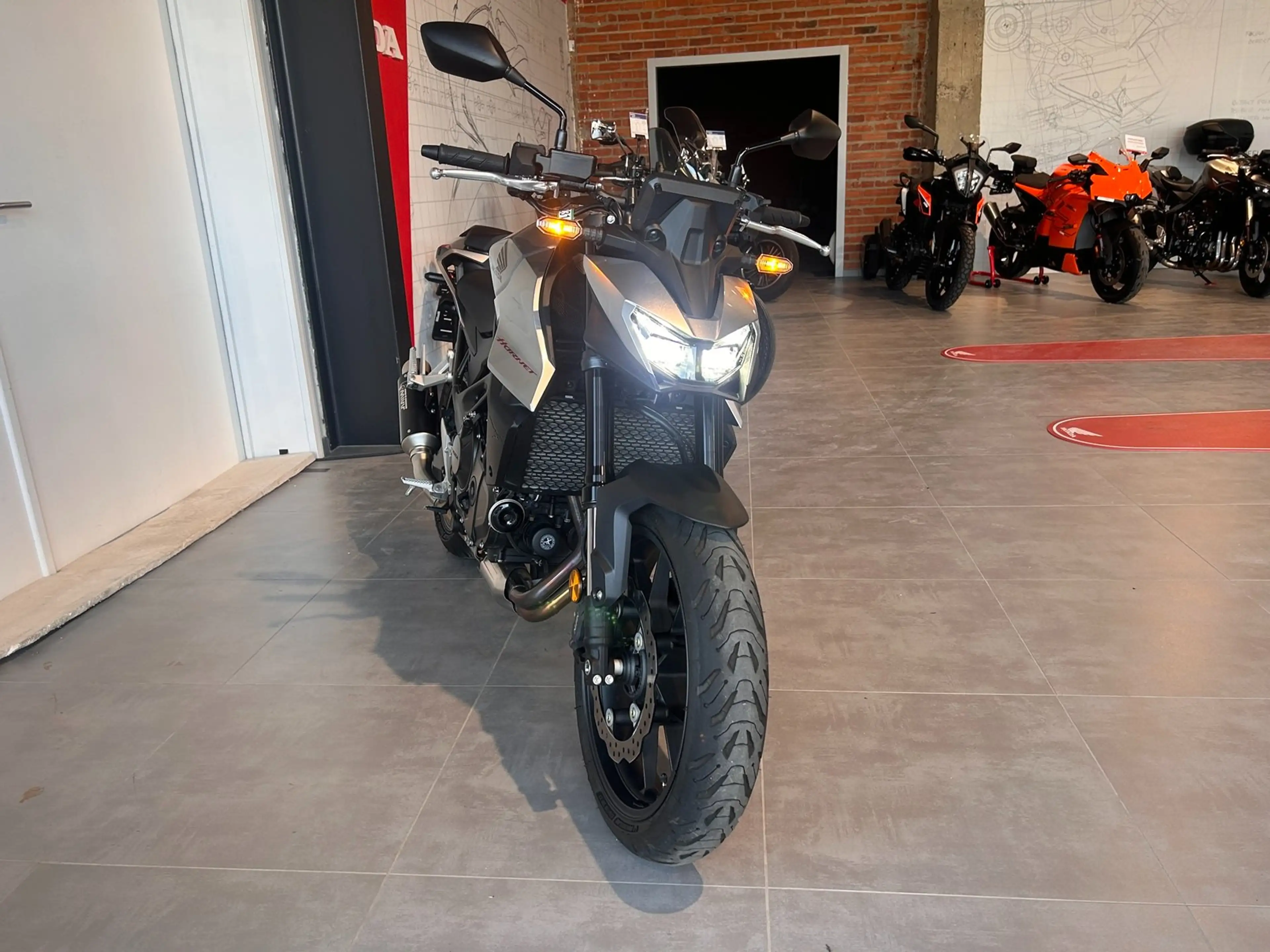 Honda CB 750 Hornet 750 — photo 11