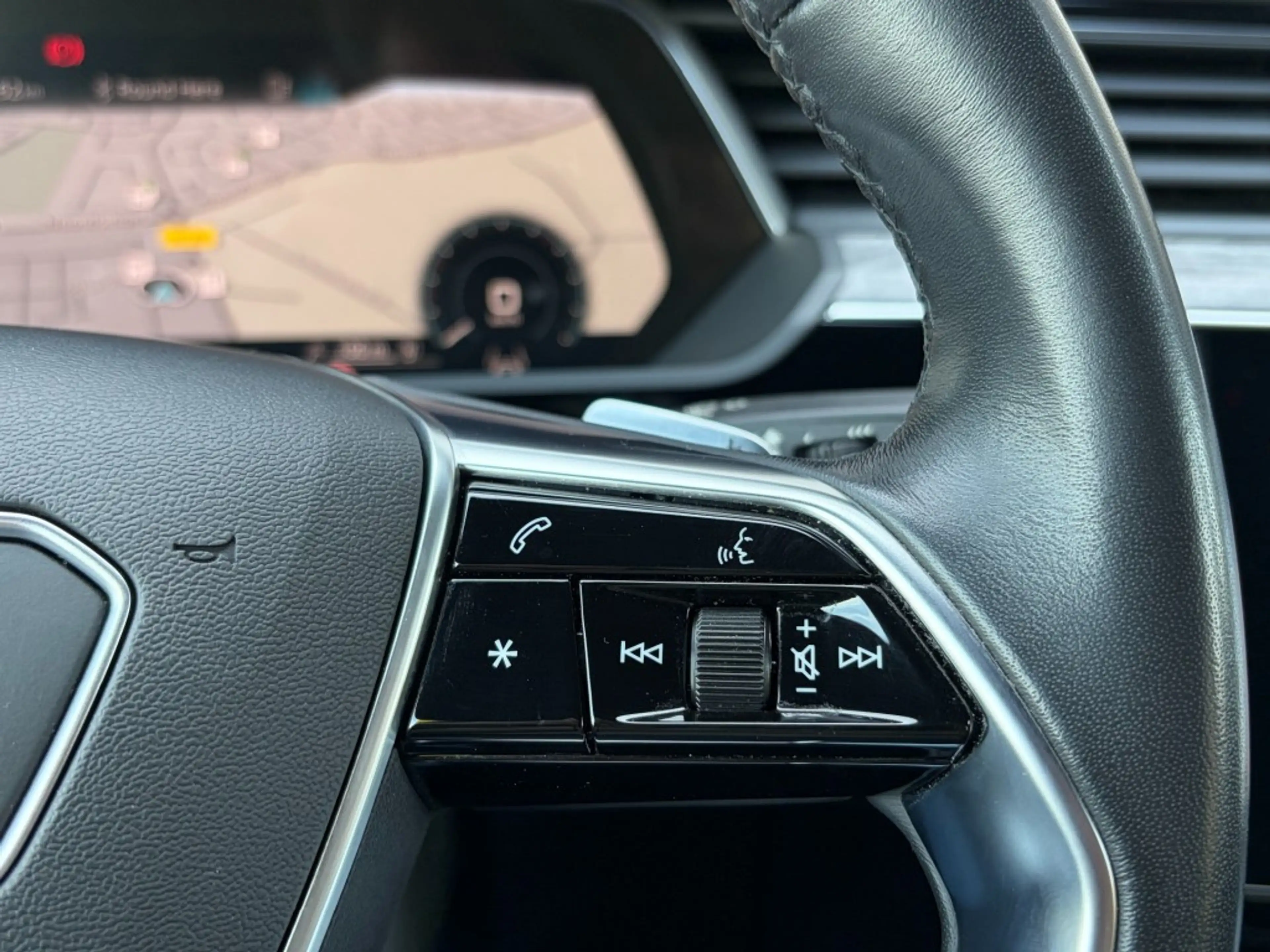 Audi e-tron 55 QUATTRO S-LINE - TREKHAAK - 21 INCH — photo 18