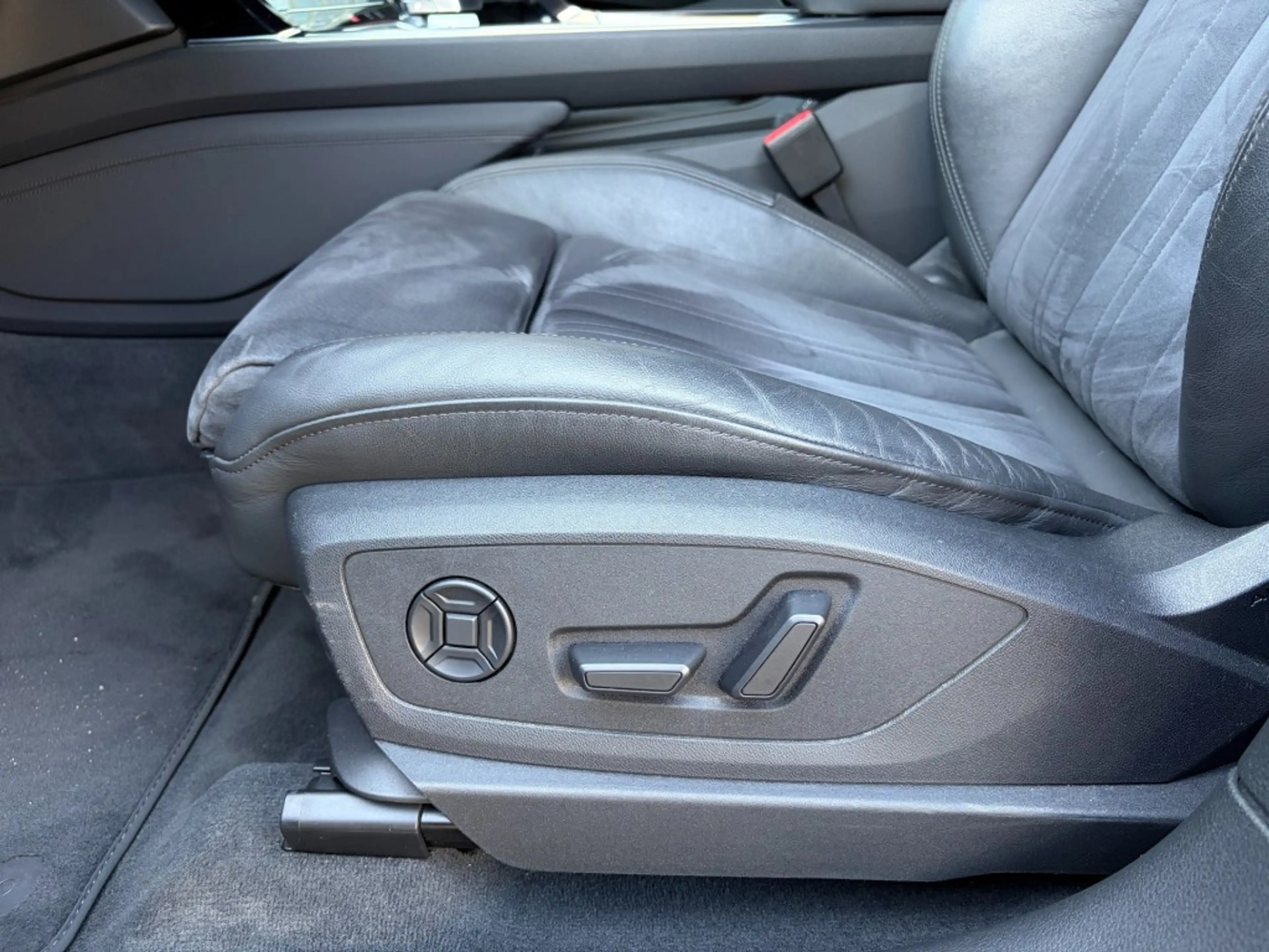 Audi e-tron 55 QUATTRO S-LINE - TREKHAAK - 21 INCH — photo 15