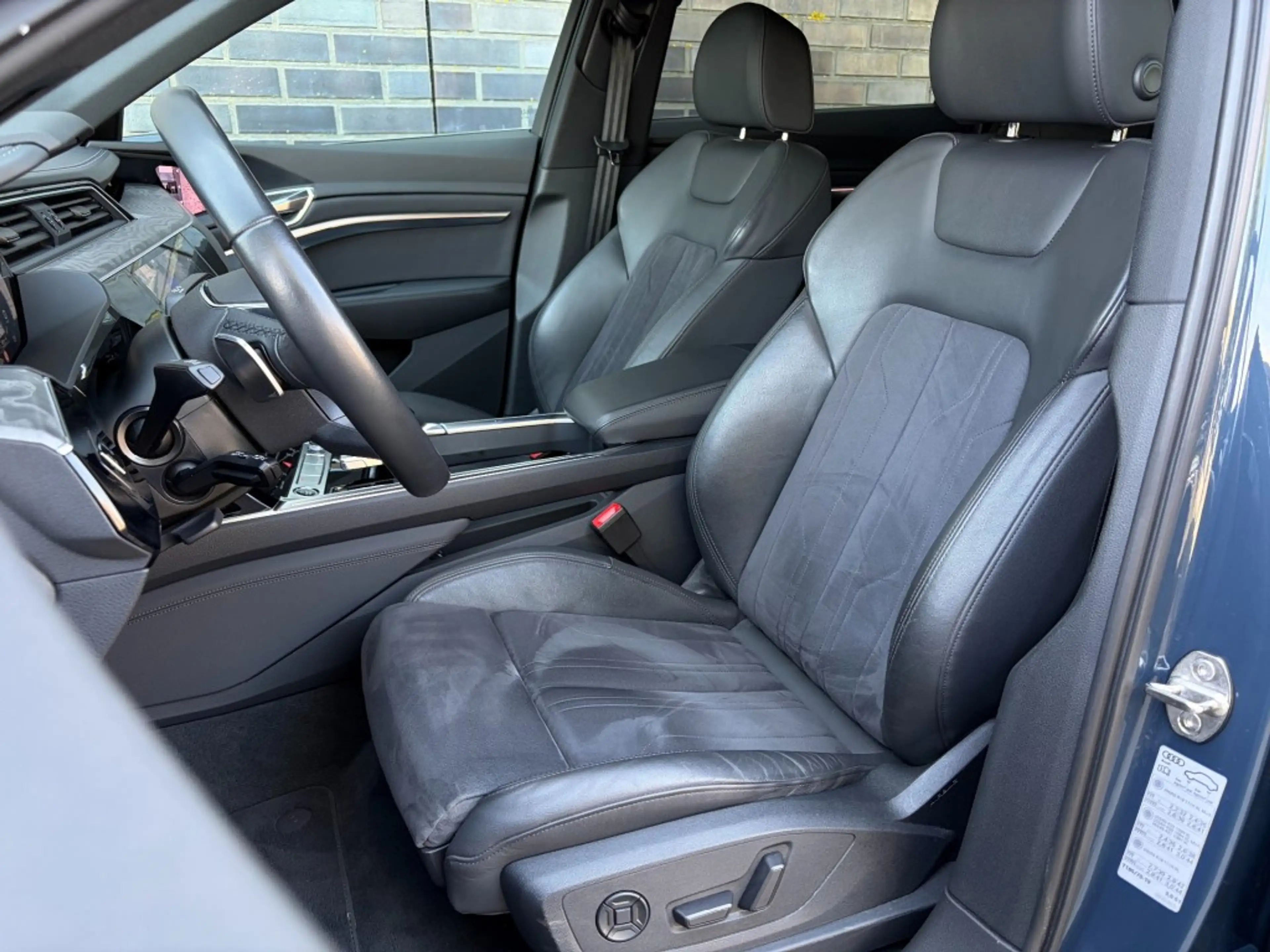 Audi e-tron 55 QUATTRO S-LINE - TREKHAAK - 21 INCH — photo 4