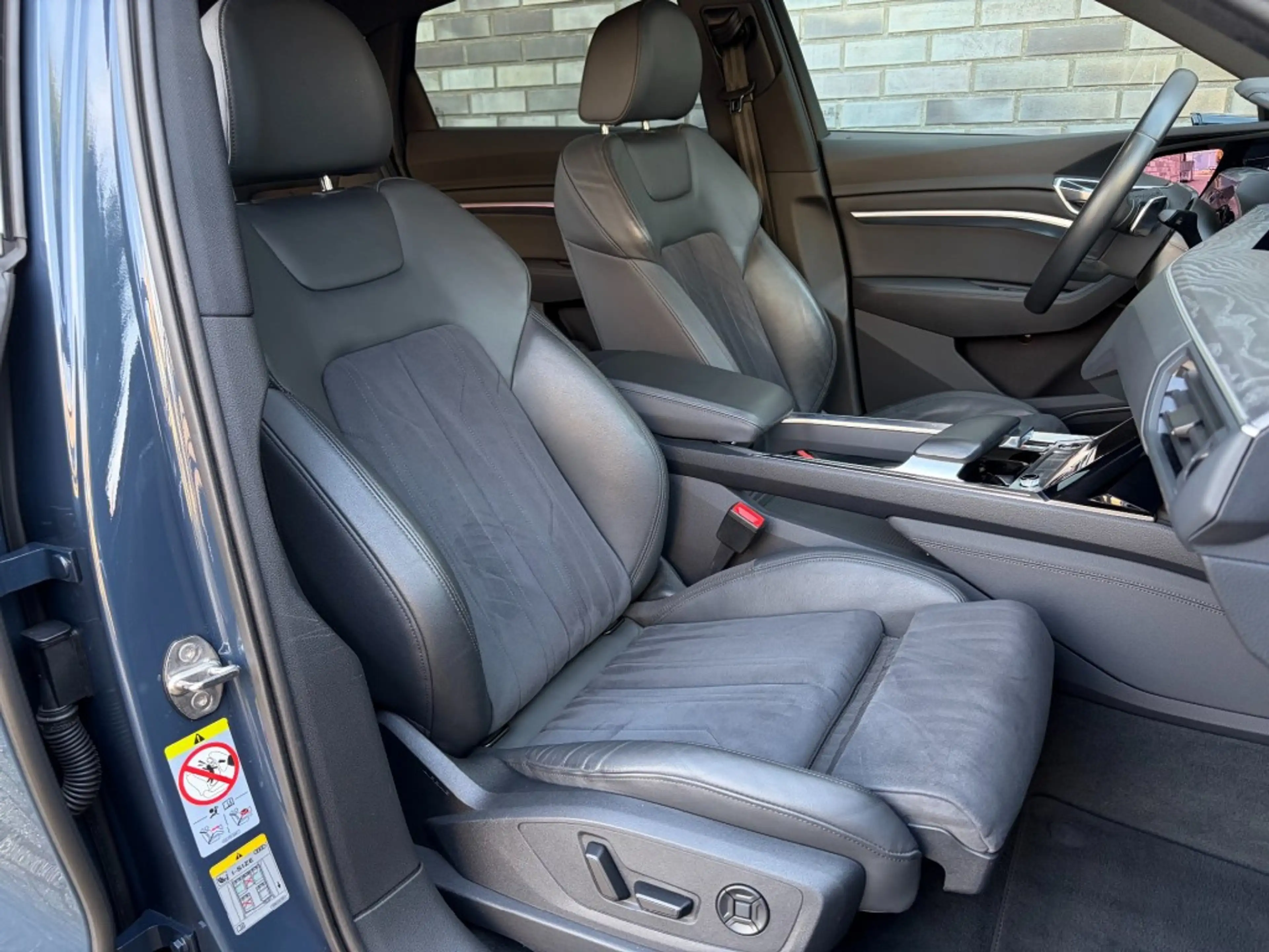 Audi e-tron 55 QUATTRO S-LINE - TREKHAAK - 21 INCH — photo 11